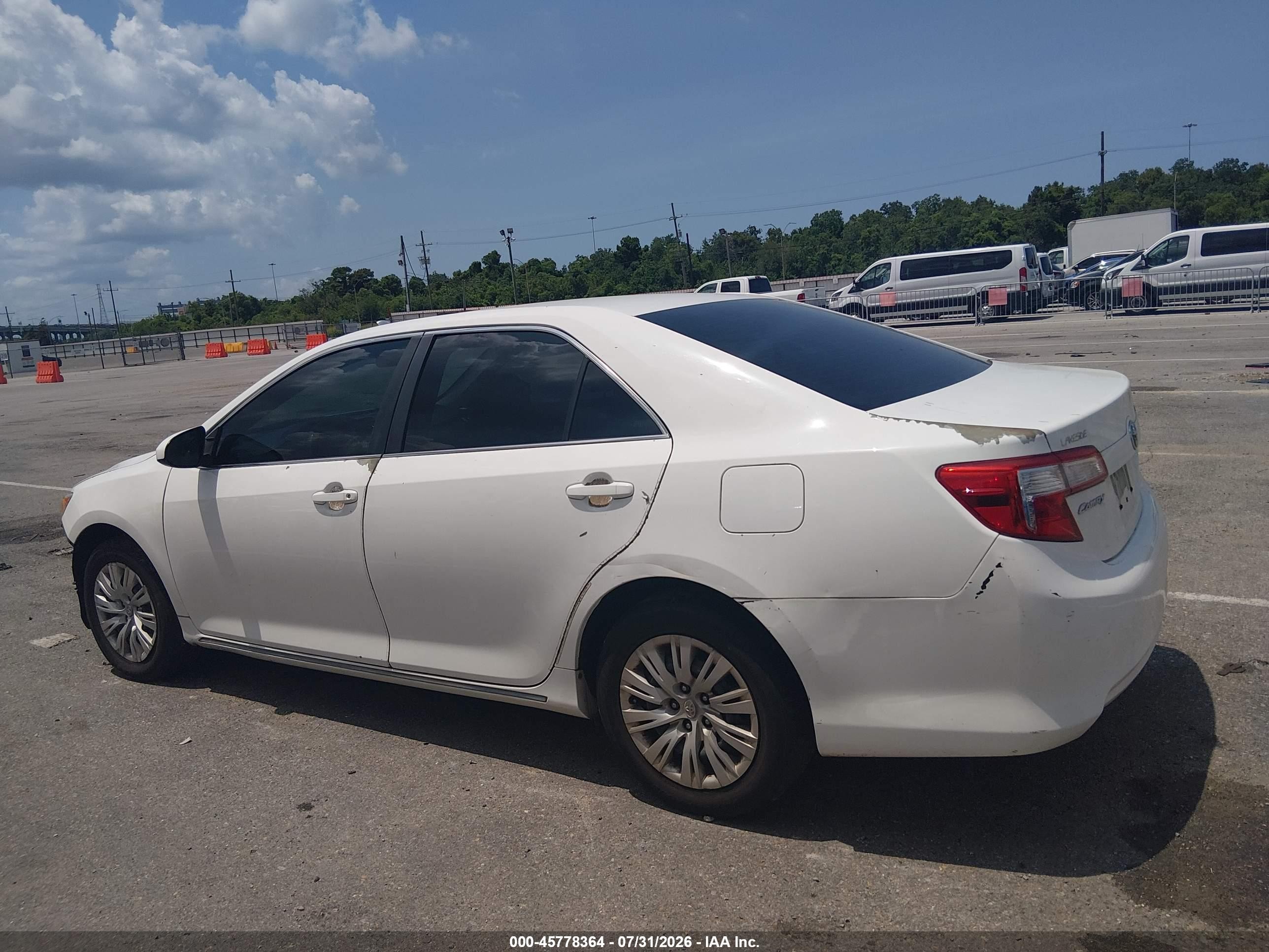 2014 Toyota Camry Le Белый vin: 4T4BF1FK3ER410377