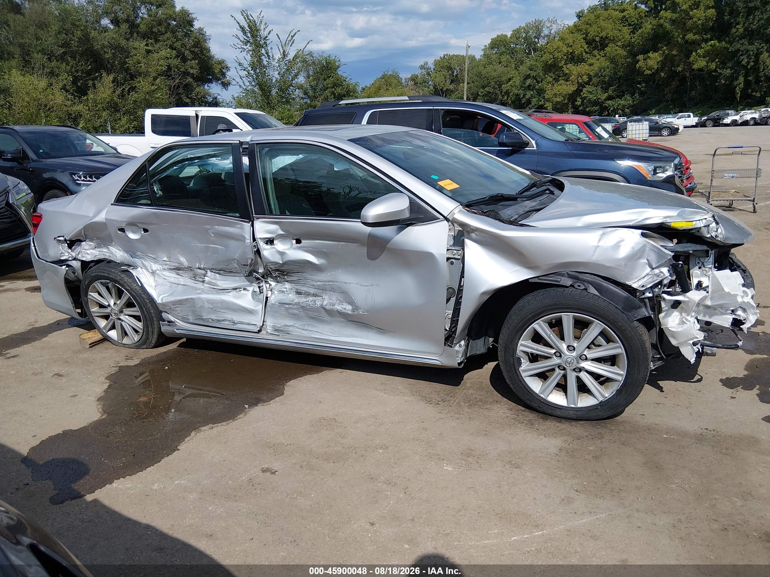 2014 Toyota Camry Xle Silver vin: 4T4BF1FK3ER423792