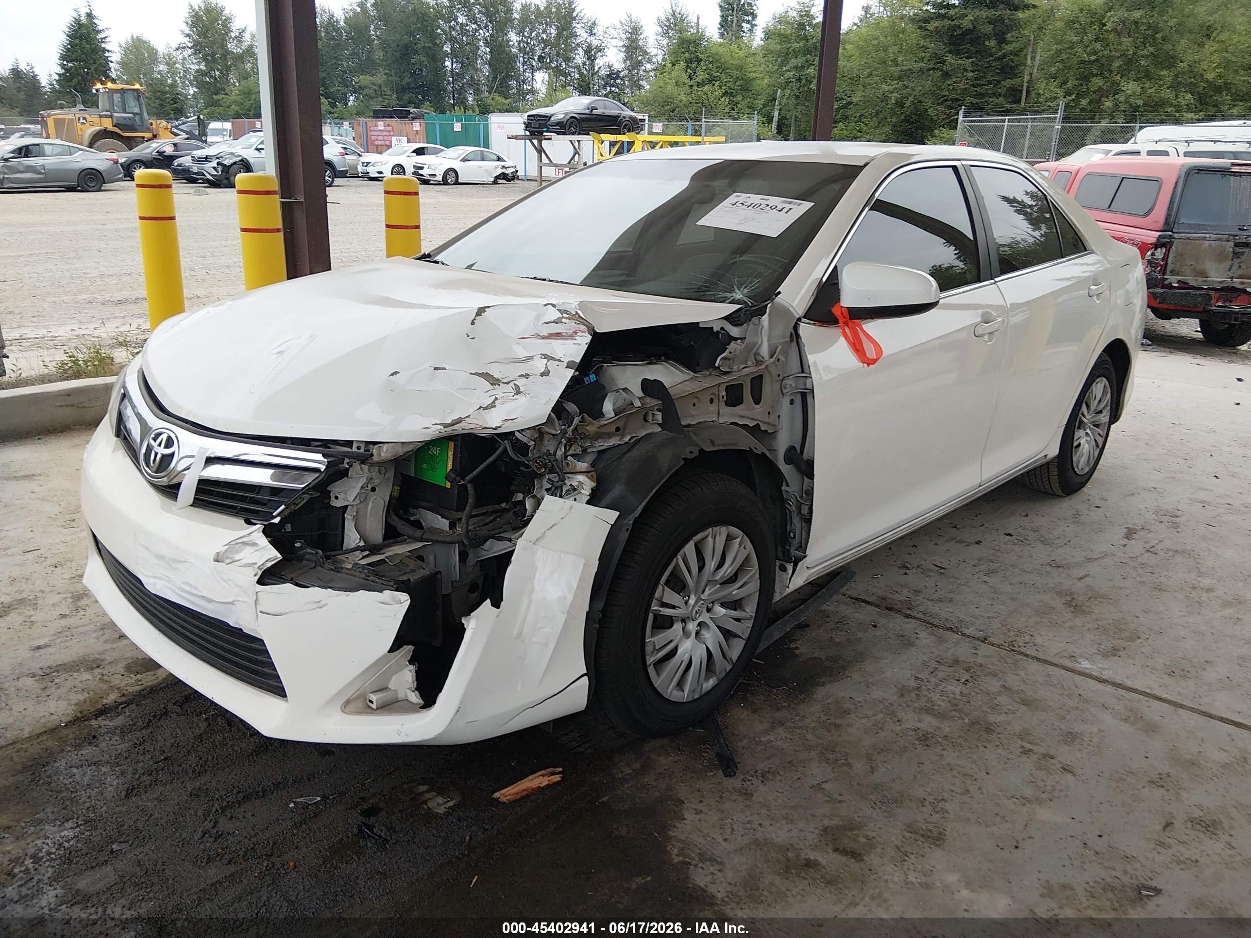 2014 Toyota Camry Le White vin: 4T4BF1FK3ER428927