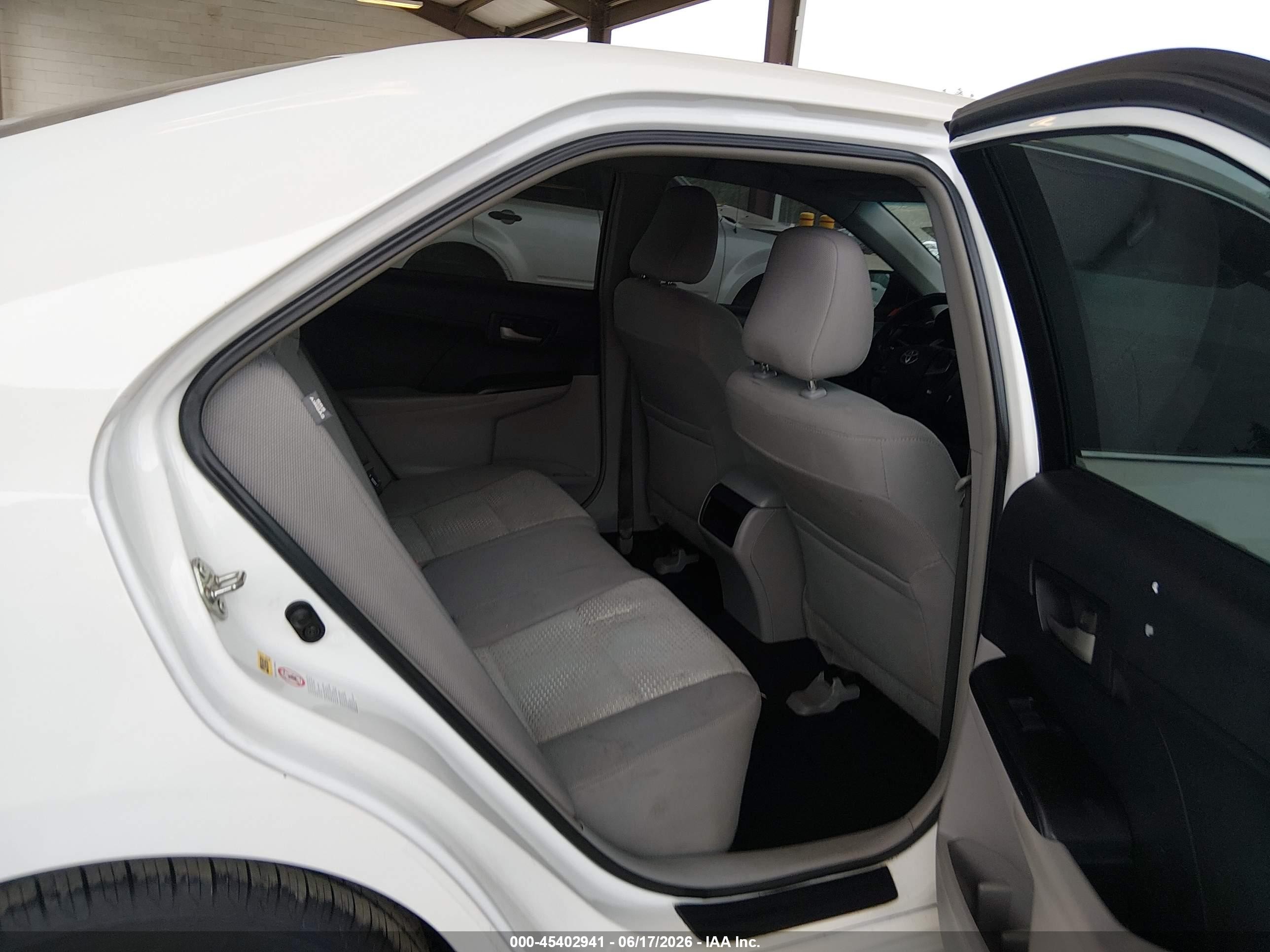 2014 Toyota Camry Le White vin: 4T4BF1FK3ER428927