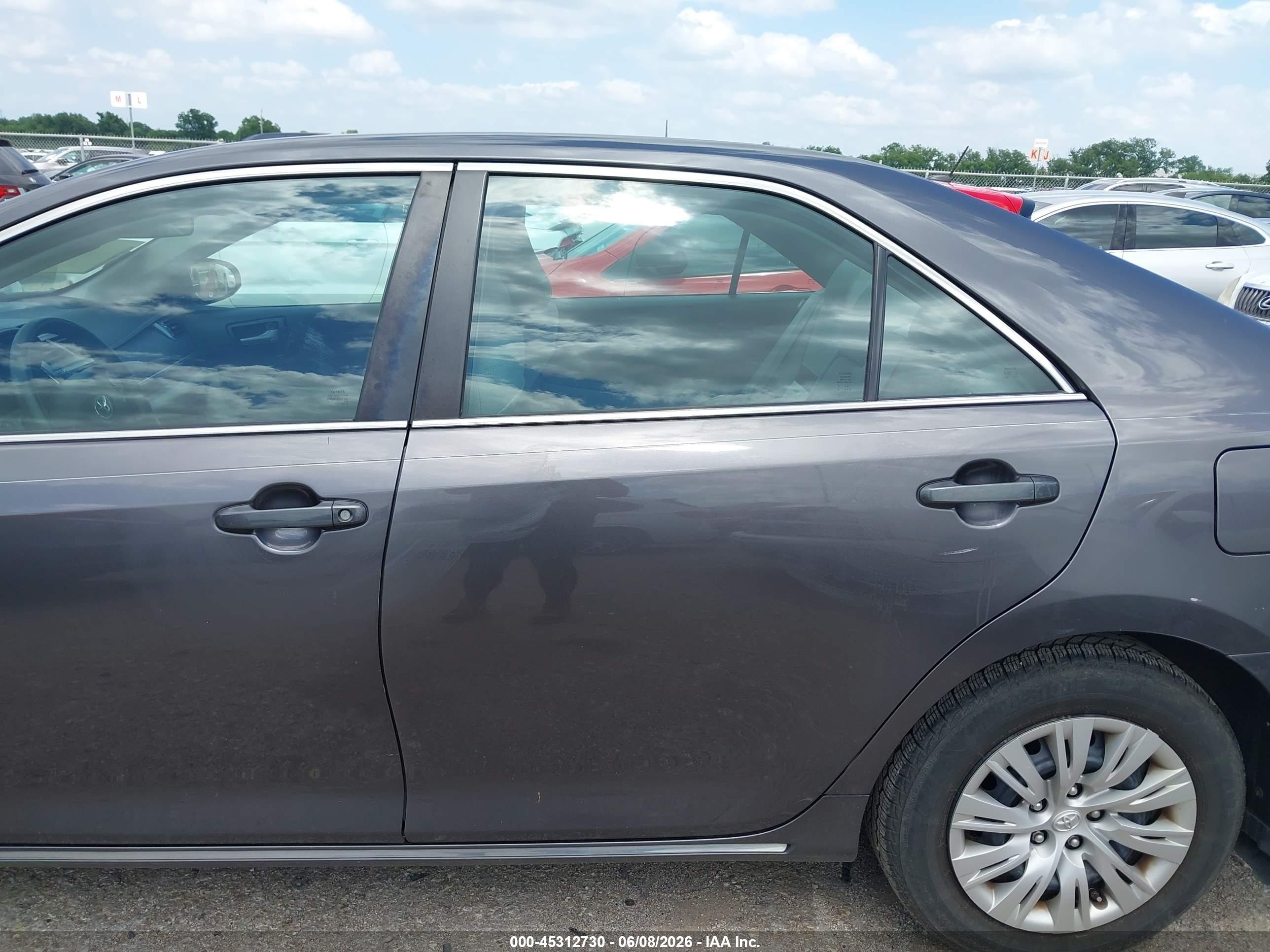 2014 Toyota Camry Le Gray vin: 4T4BF1FK3ER430726