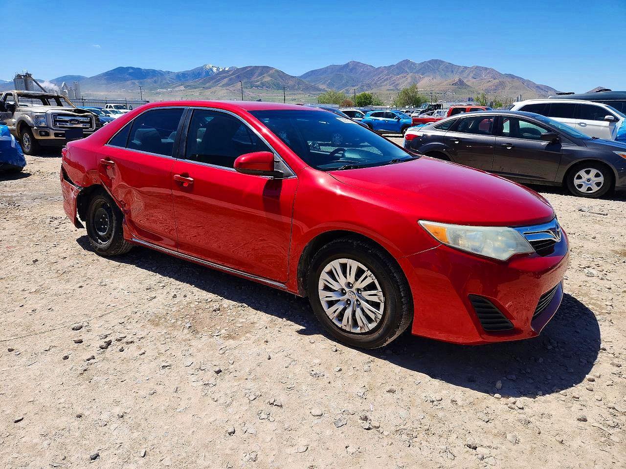 2014 Toyota Camry Le Красный vin: 4T4BF1FK3ER441712