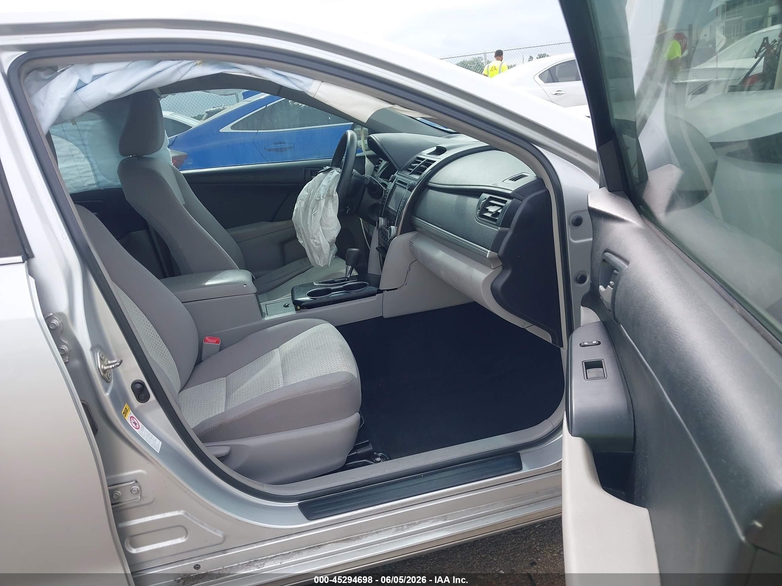 2014 Toyota Camry Le Silver vin: 4T4BF1FK3ER443198