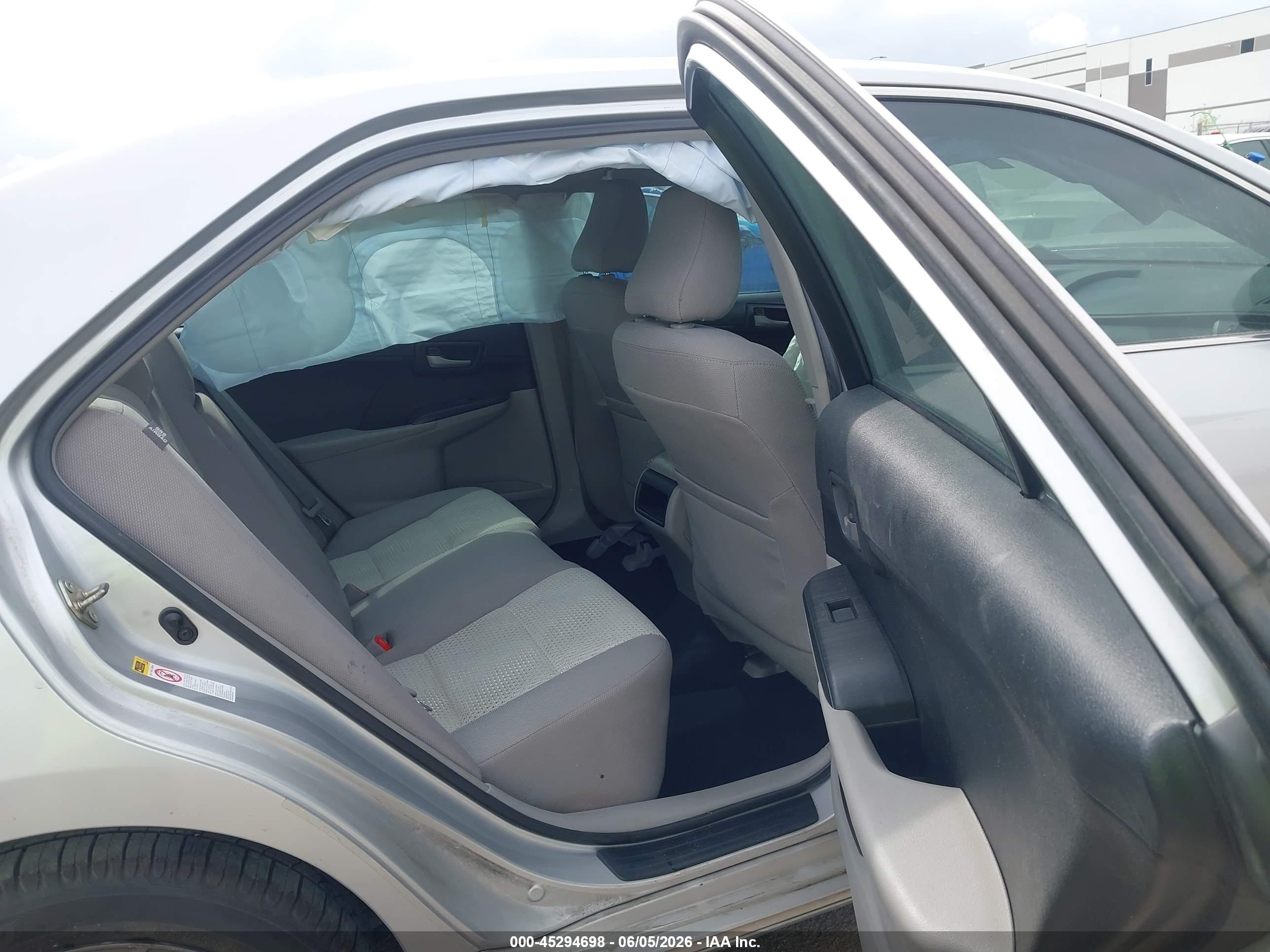 2014 Toyota Camry Le Silver vin: 4T4BF1FK3ER443198