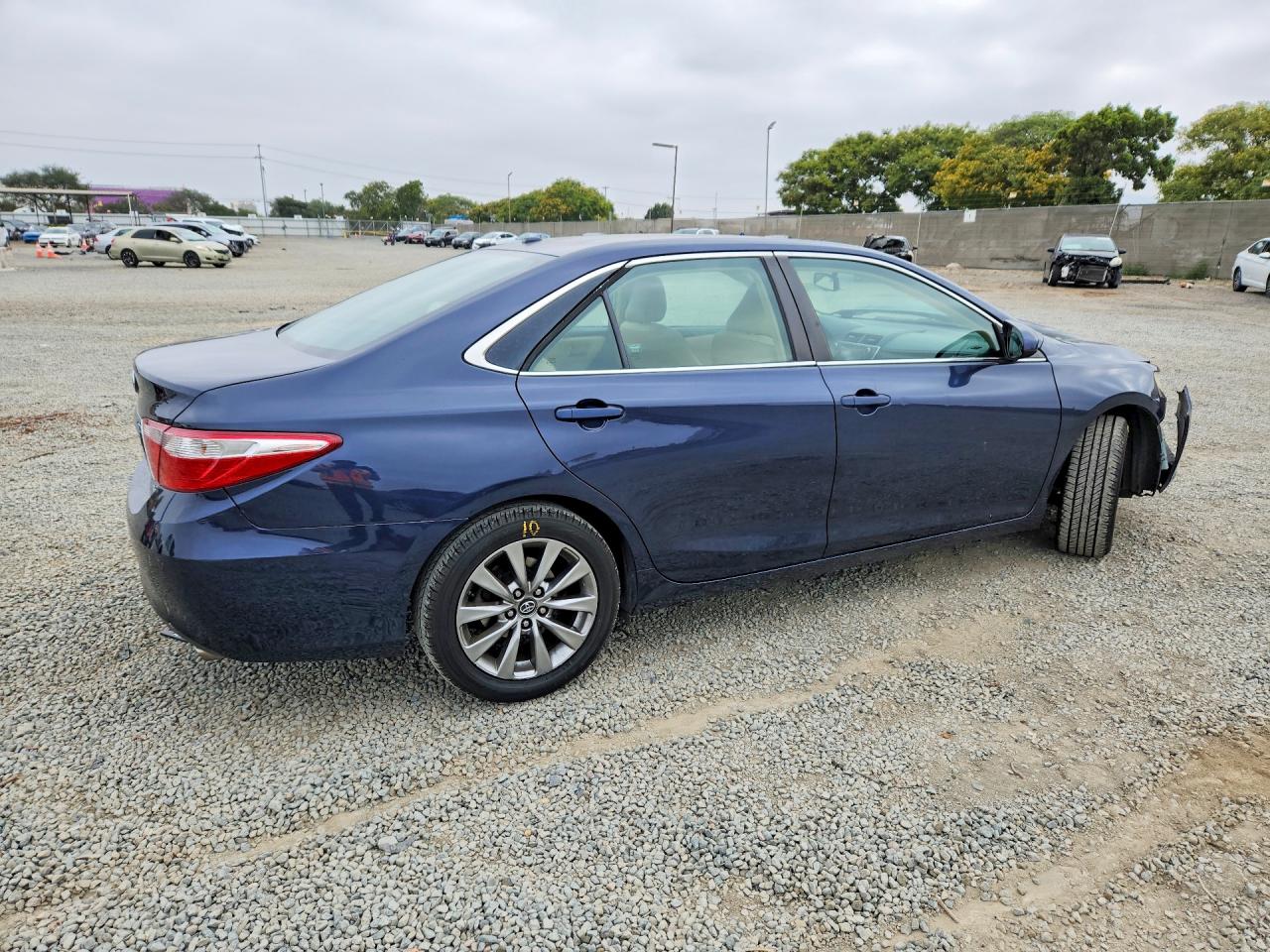 2015 Toyota Camry Xle Blue vin: 4T4BF1FK3FR458169