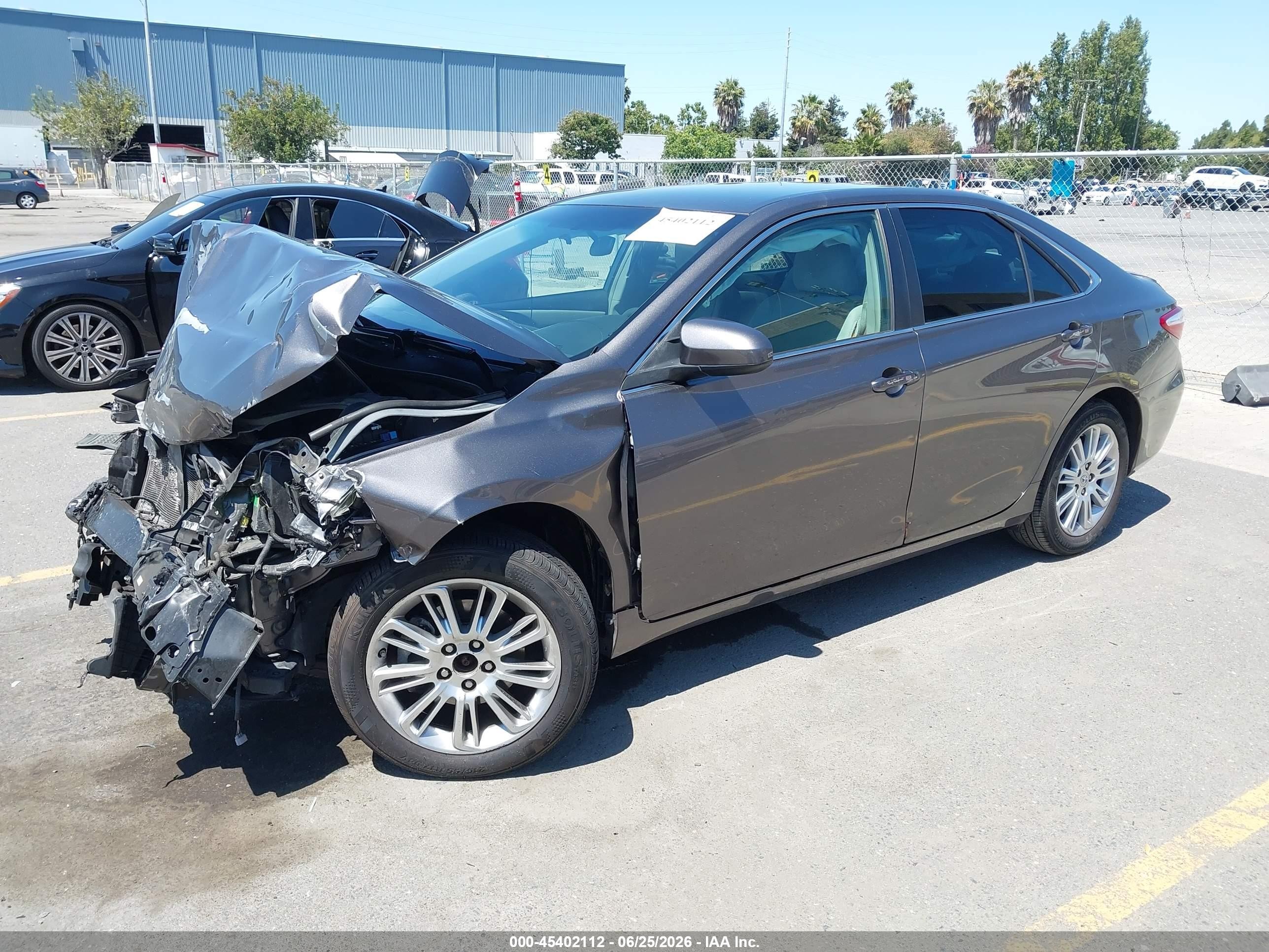 2015 Toyota Camry Le Gray vin: 4T4BF1FK3FR458463