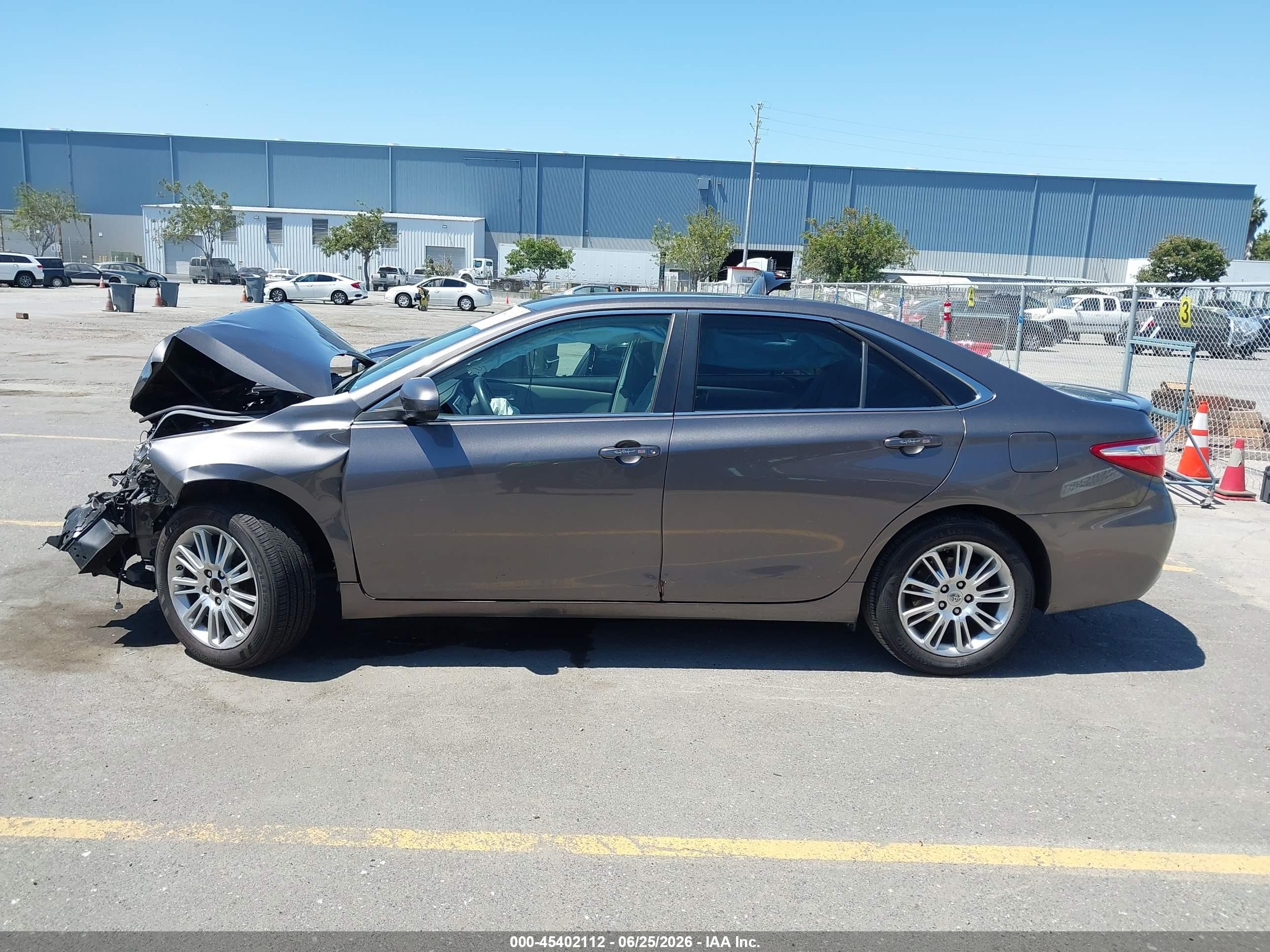 2015 Toyota Camry Le Gray vin: 4T4BF1FK3FR458463