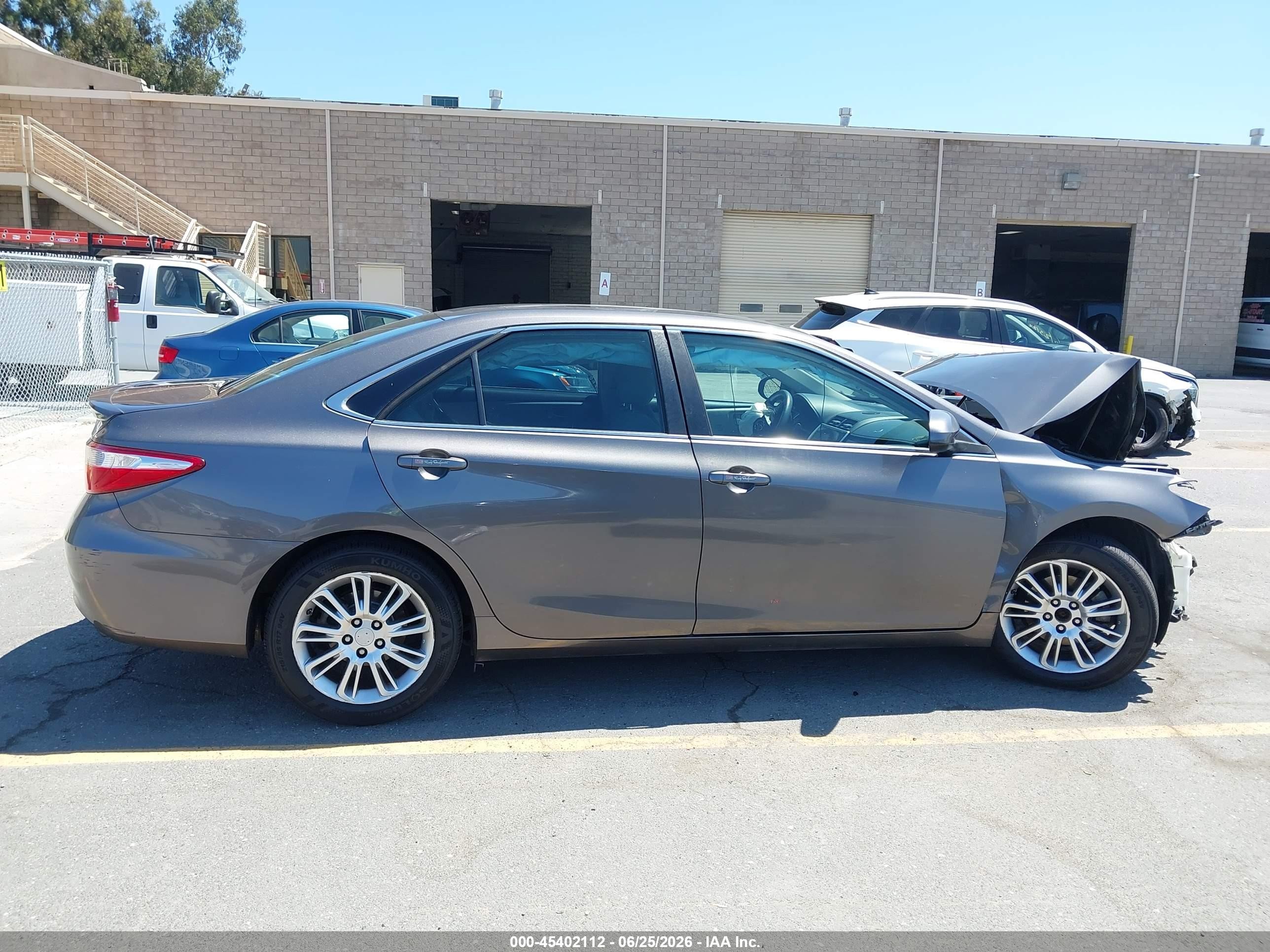 2015 Toyota Camry Le Gray vin: 4T4BF1FK3FR458463