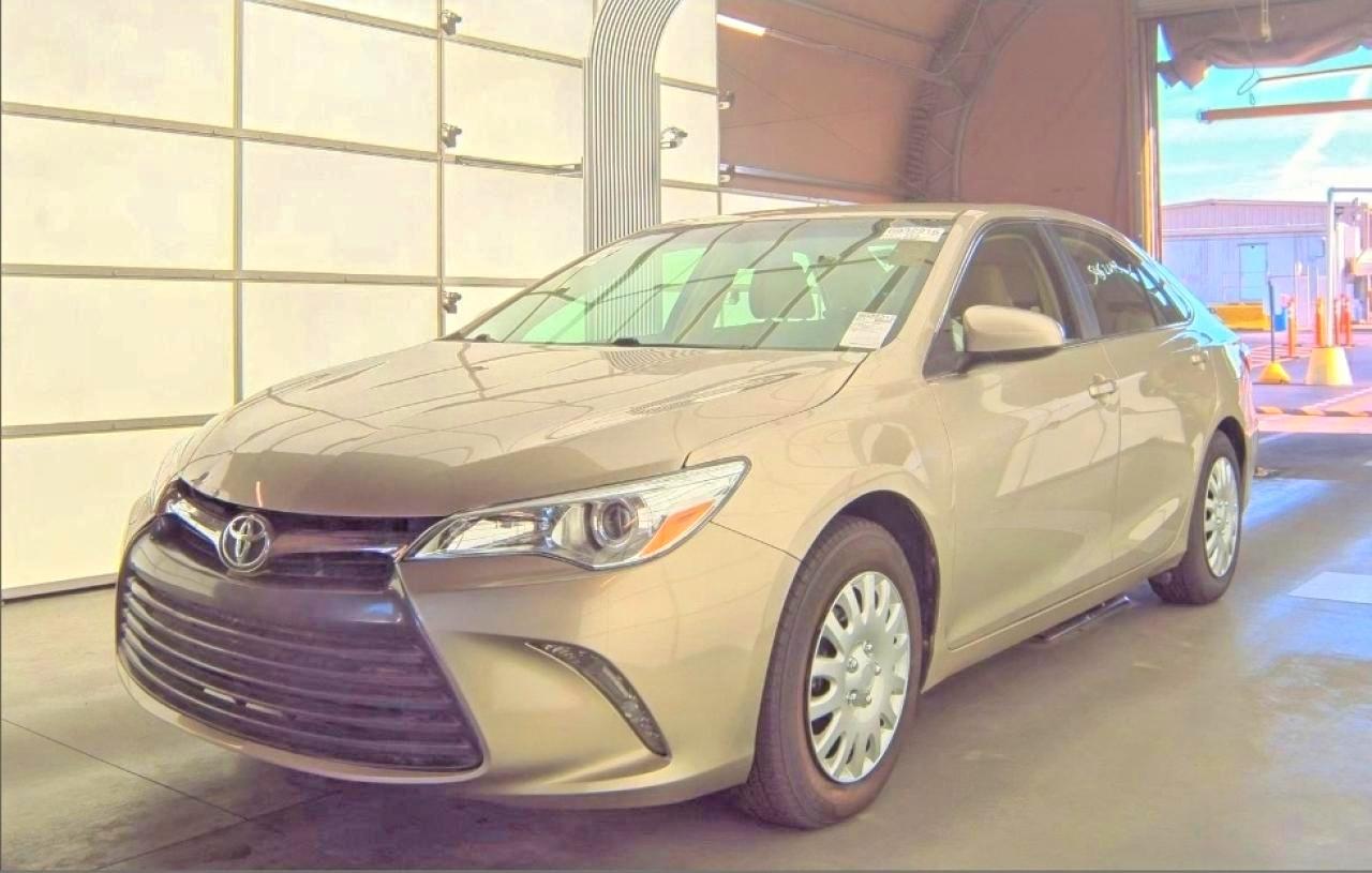 2015 Toyota Camry Le Gold vin: 4T4BF1FK3FR460102