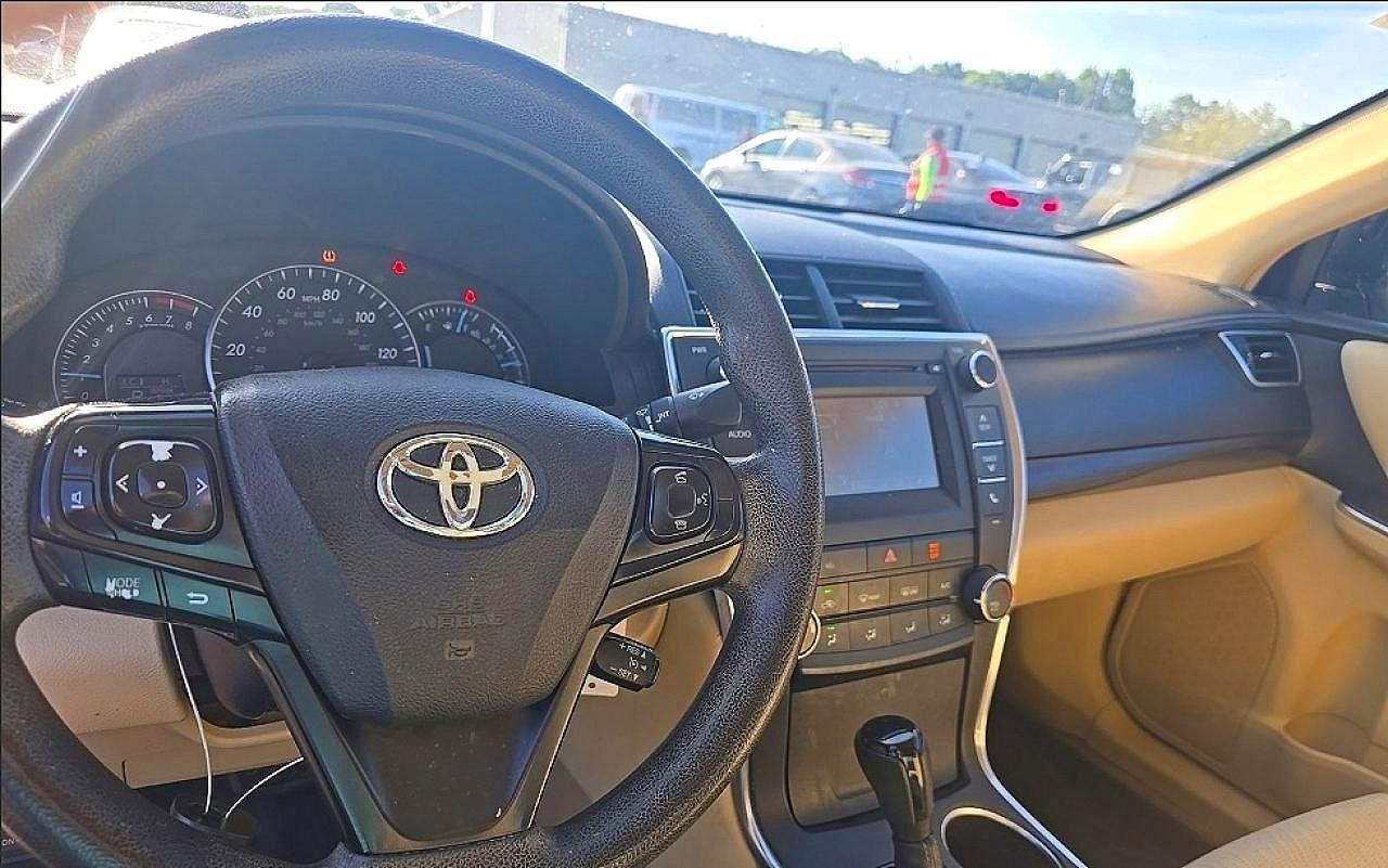 2015 Toyota Camry Le Gold vin: 4T4BF1FK3FR460102