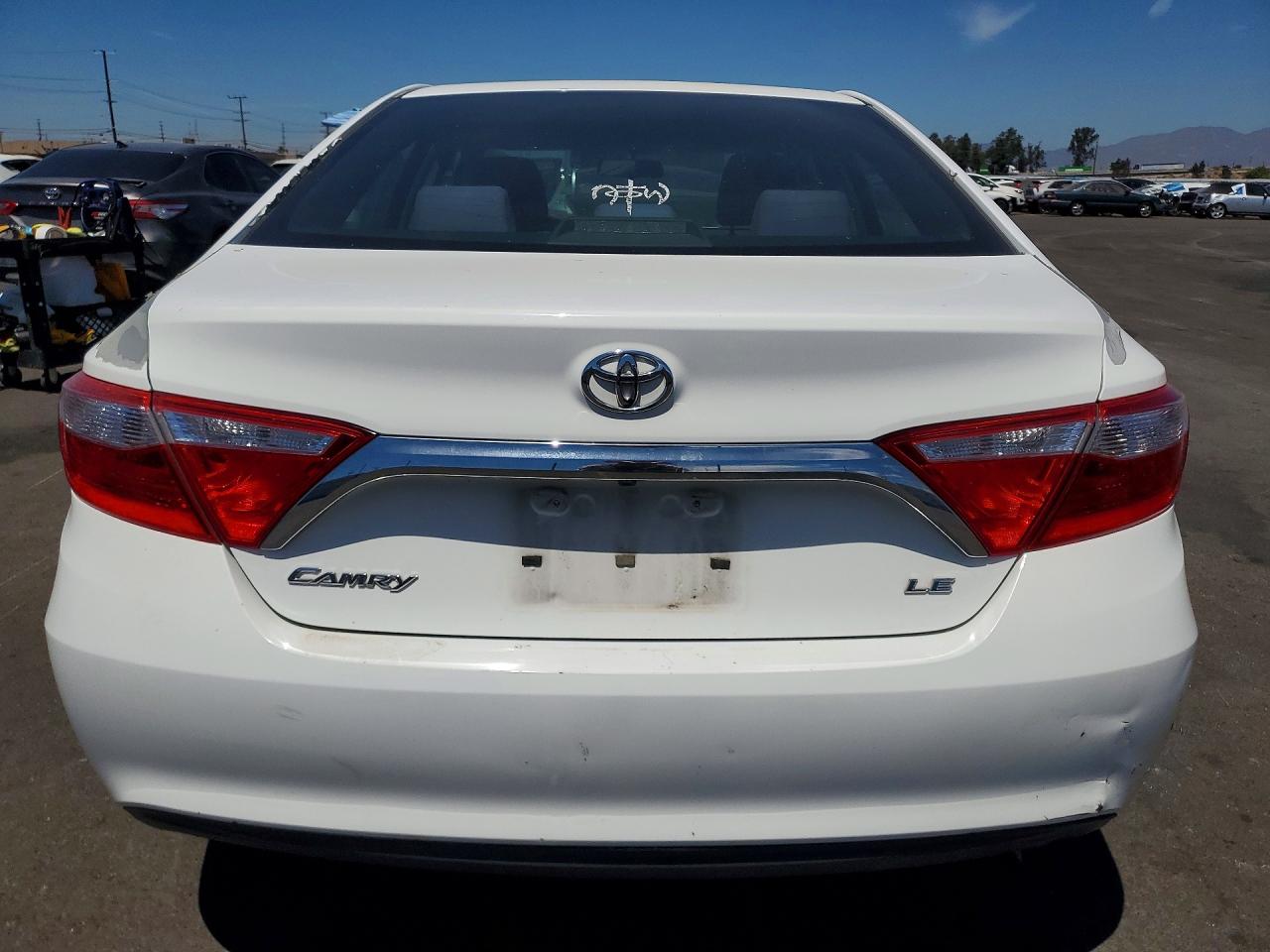 2015 Toyota Camry Le White vin: 4T4BF1FK3FR486781