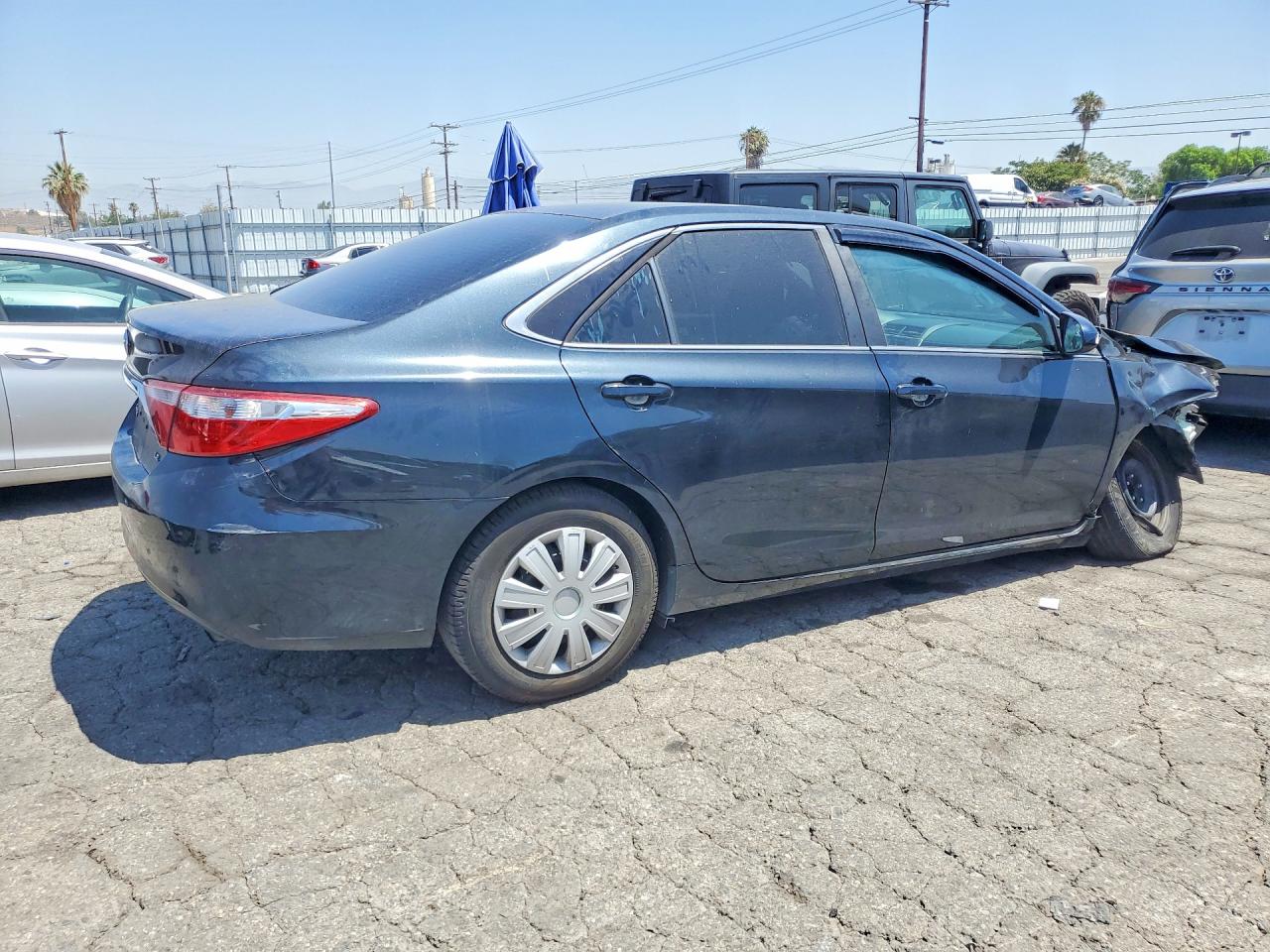 2015 Toyota Camry Le Синий vin: 4T4BF1FK3FR495710