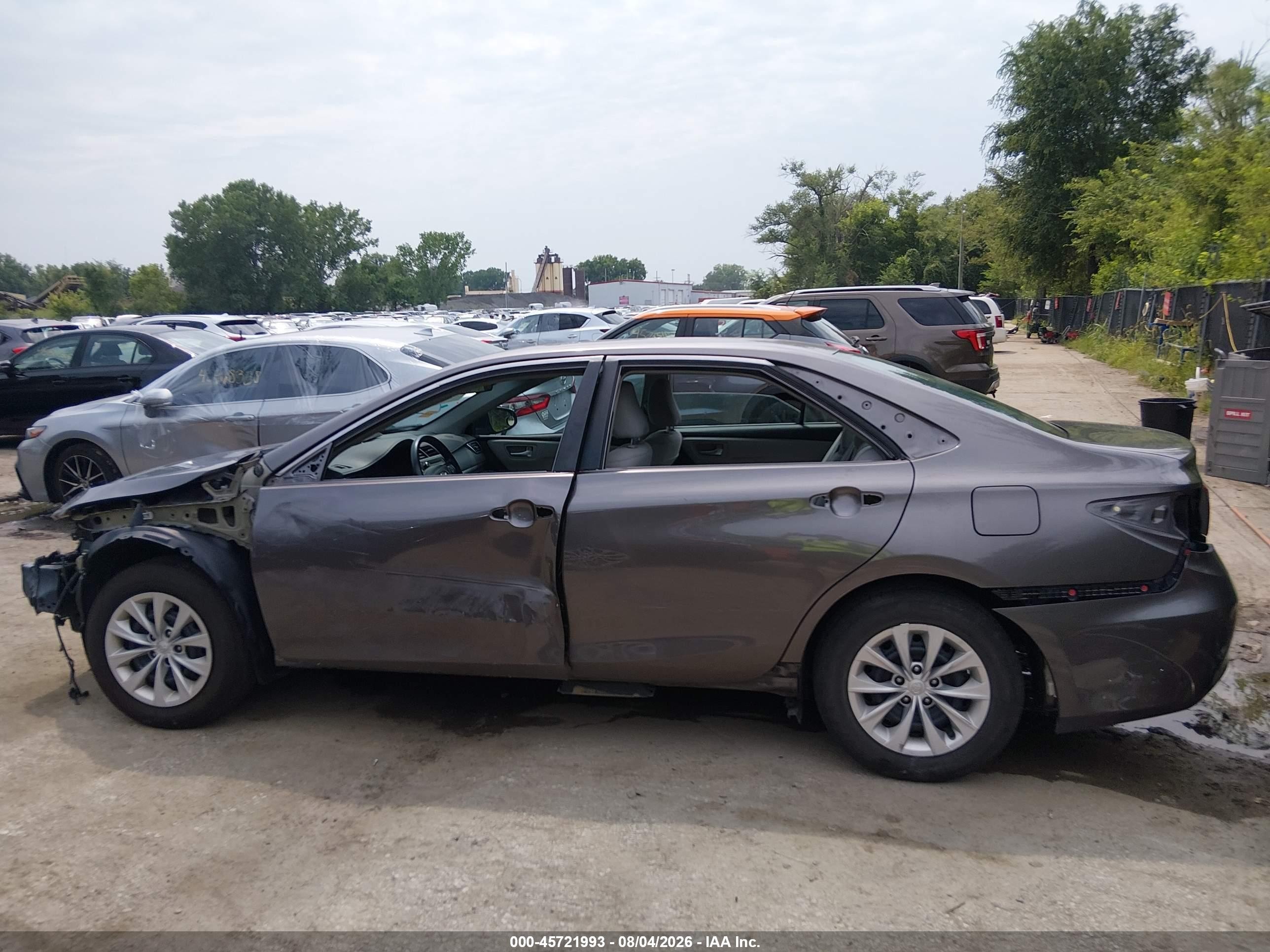 2015 Toyota Camry Le Gray vin: 4T4BF1FK3FR497361