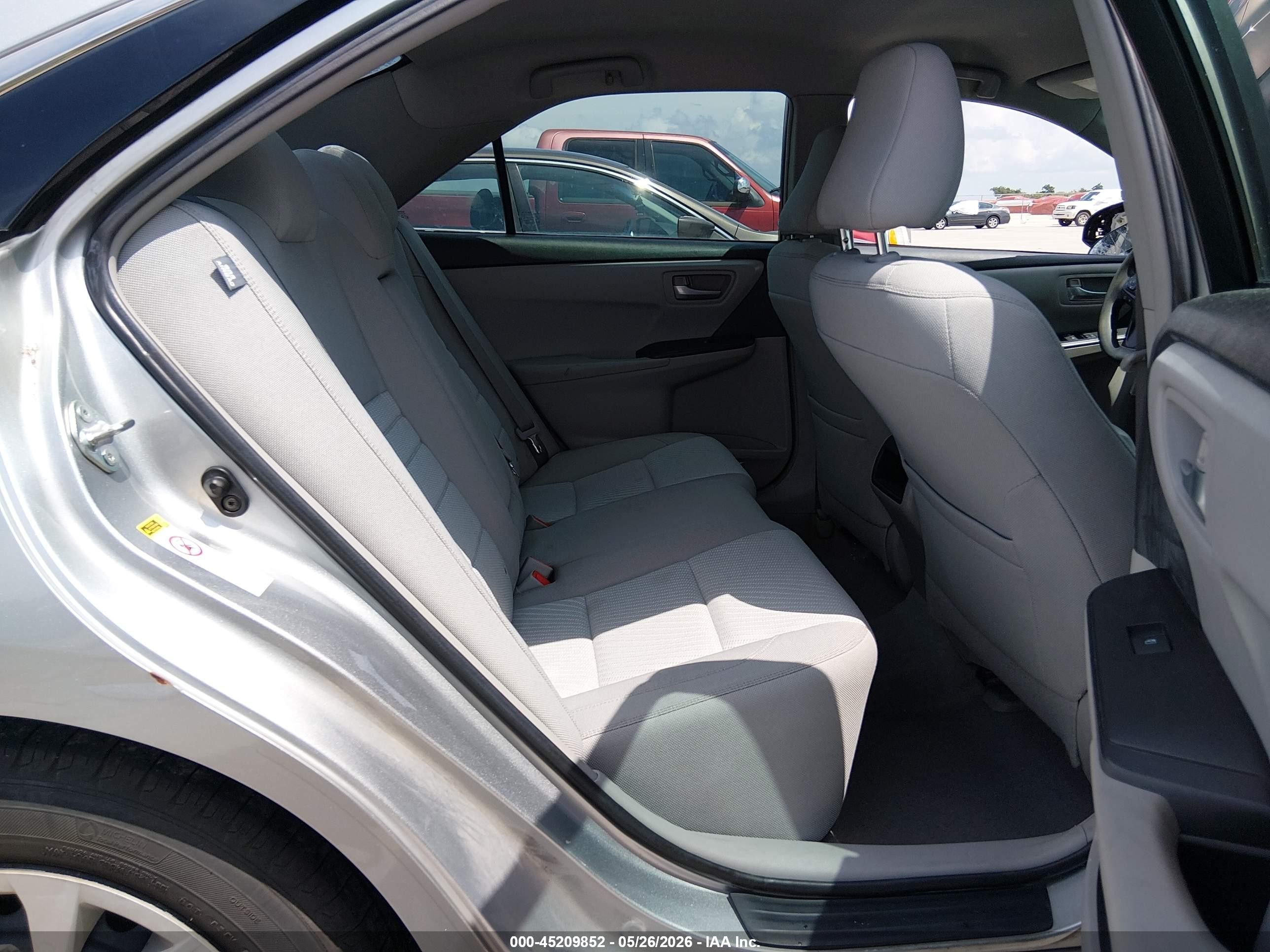 2015 Toyota Camry Le Silver vin: 4T4BF1FK3FR510111