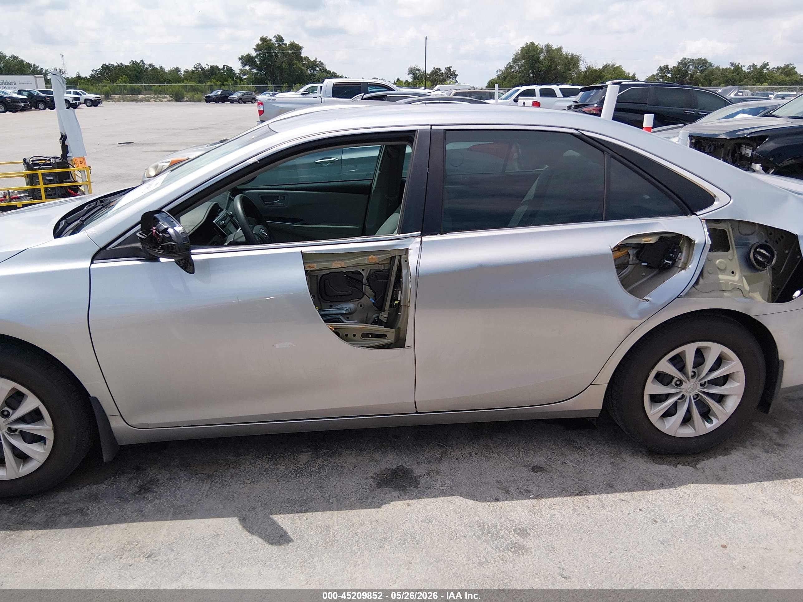 2015 Toyota Camry Le Silver vin: 4T4BF1FK3FR510111