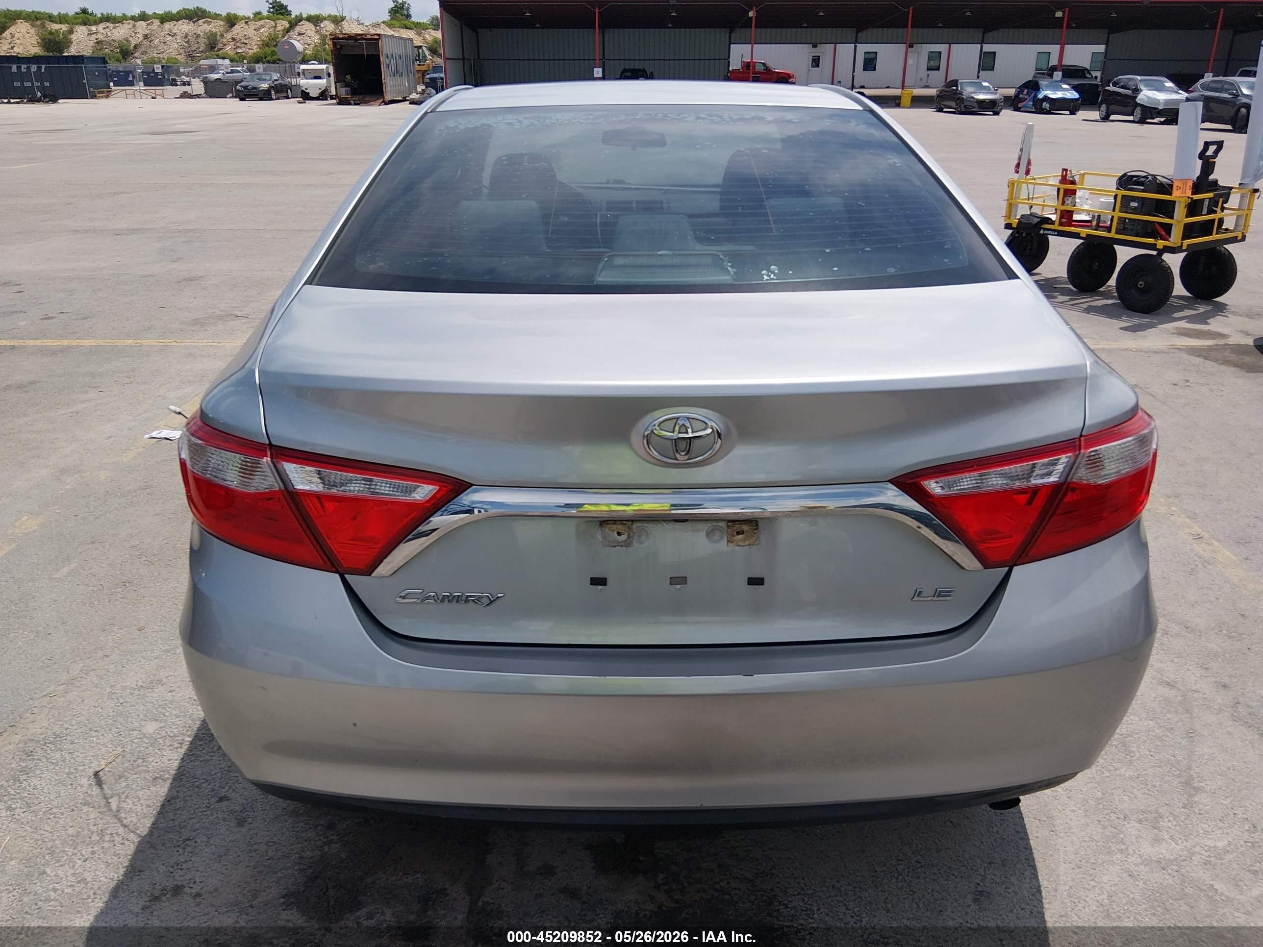 2015 Toyota Camry Le Silver vin: 4T4BF1FK3FR510111