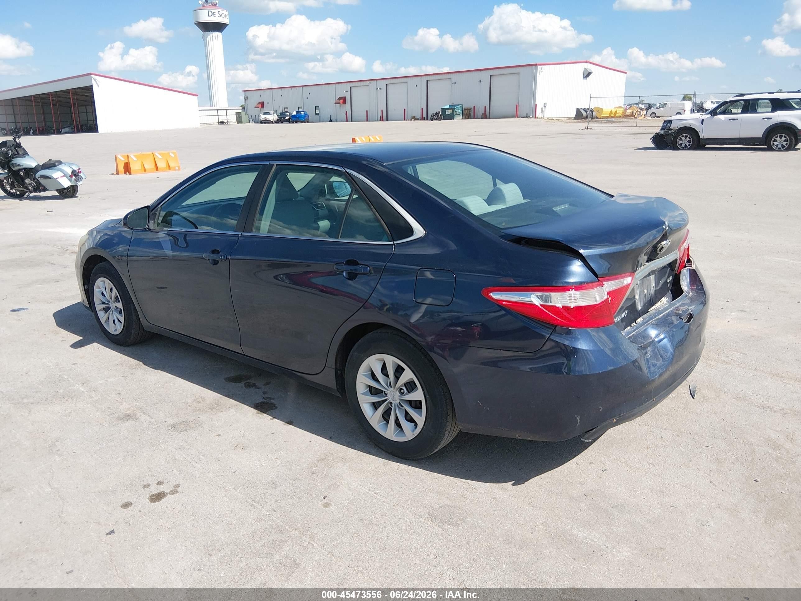 2015 Toyota Camry Le Blue vin: 4T4BF1FK3FR514868
