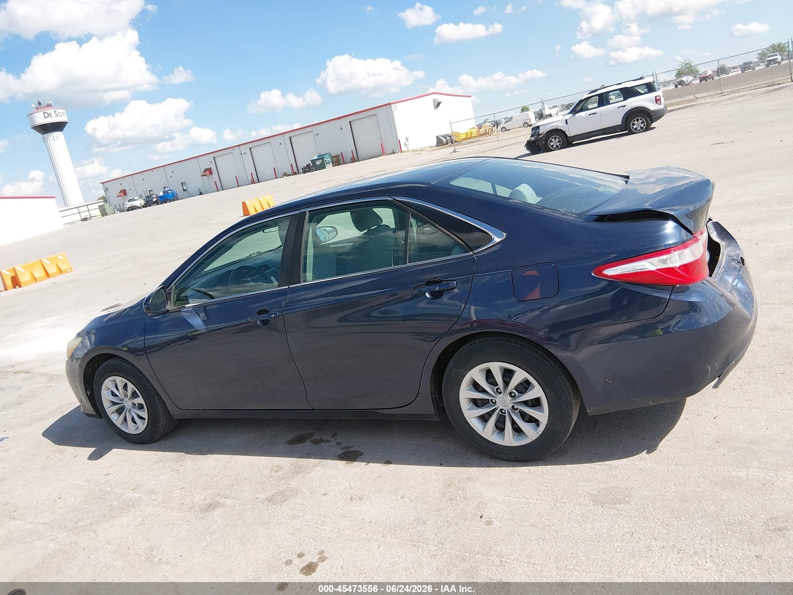2015 Toyota Camry Le Blue vin: 4T4BF1FK3FR514868