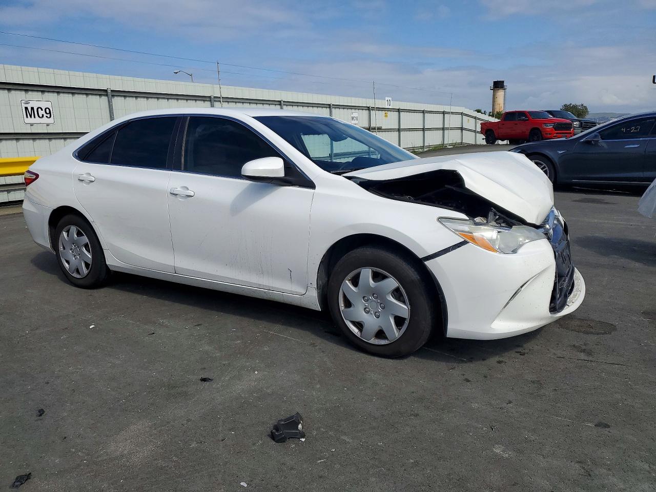 2016 Toyota Camry Le White vin: 4T4BF1FK3GR522633