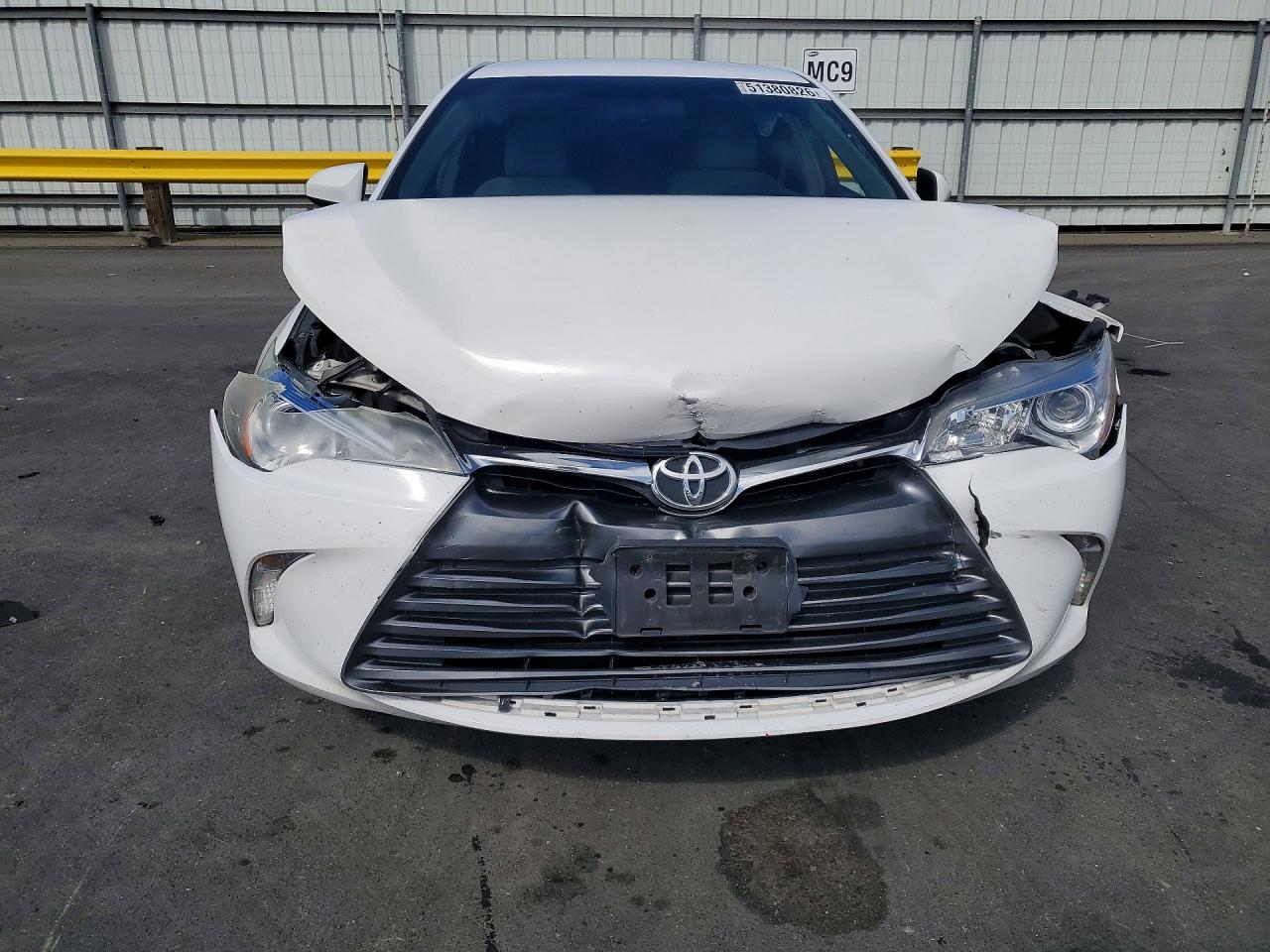 2016 Toyota Camry Le White vin: 4T4BF1FK3GR522633