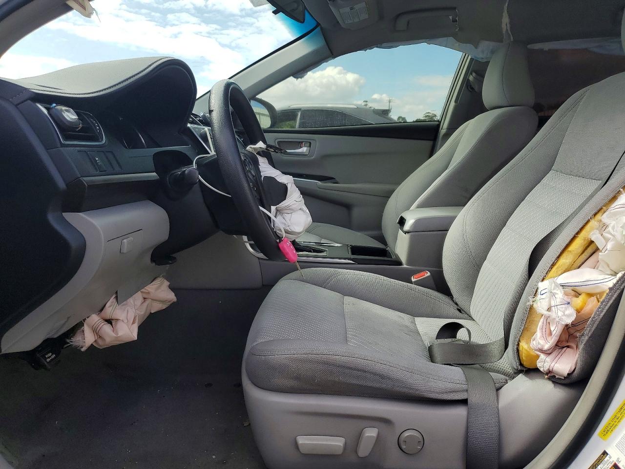2016 Toyota Camry Le White vin: 4T4BF1FK3GR522633