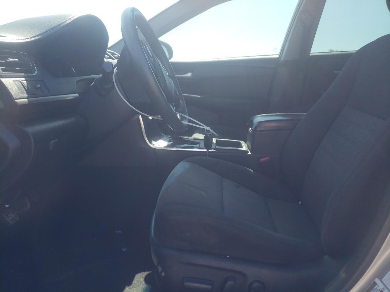 2016 Toyota Camry Le Gold vin: 4T4BF1FK3GR560766