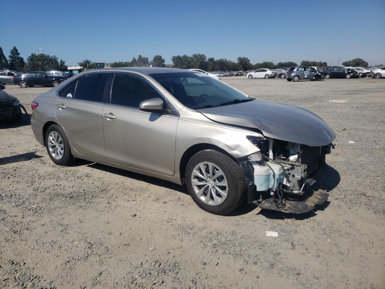 2016 Toyota Camry Le Gold vin: 4T4BF1FK3GR560766