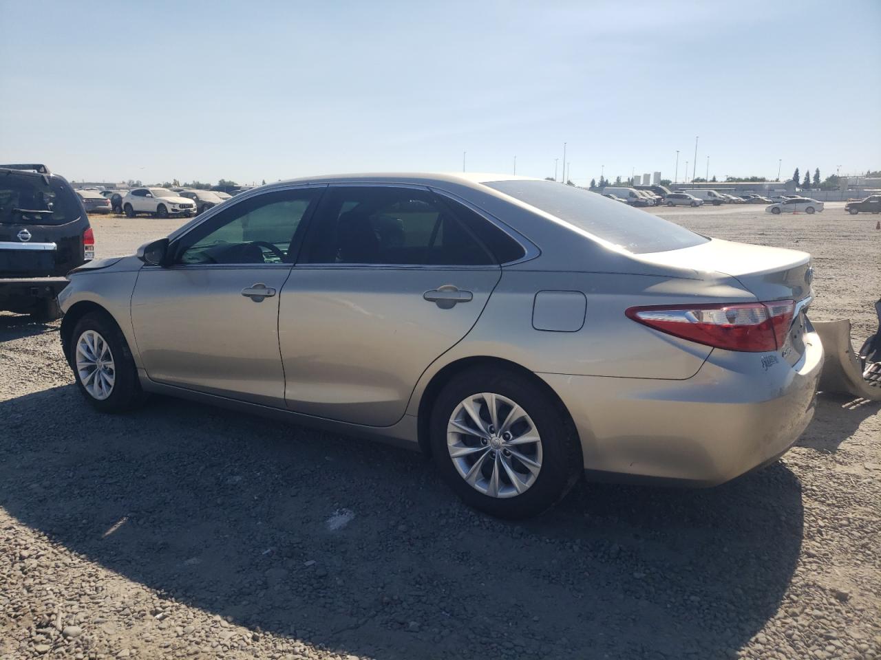 2016 Toyota Camry Le Gold vin: 4T4BF1FK3GR560766