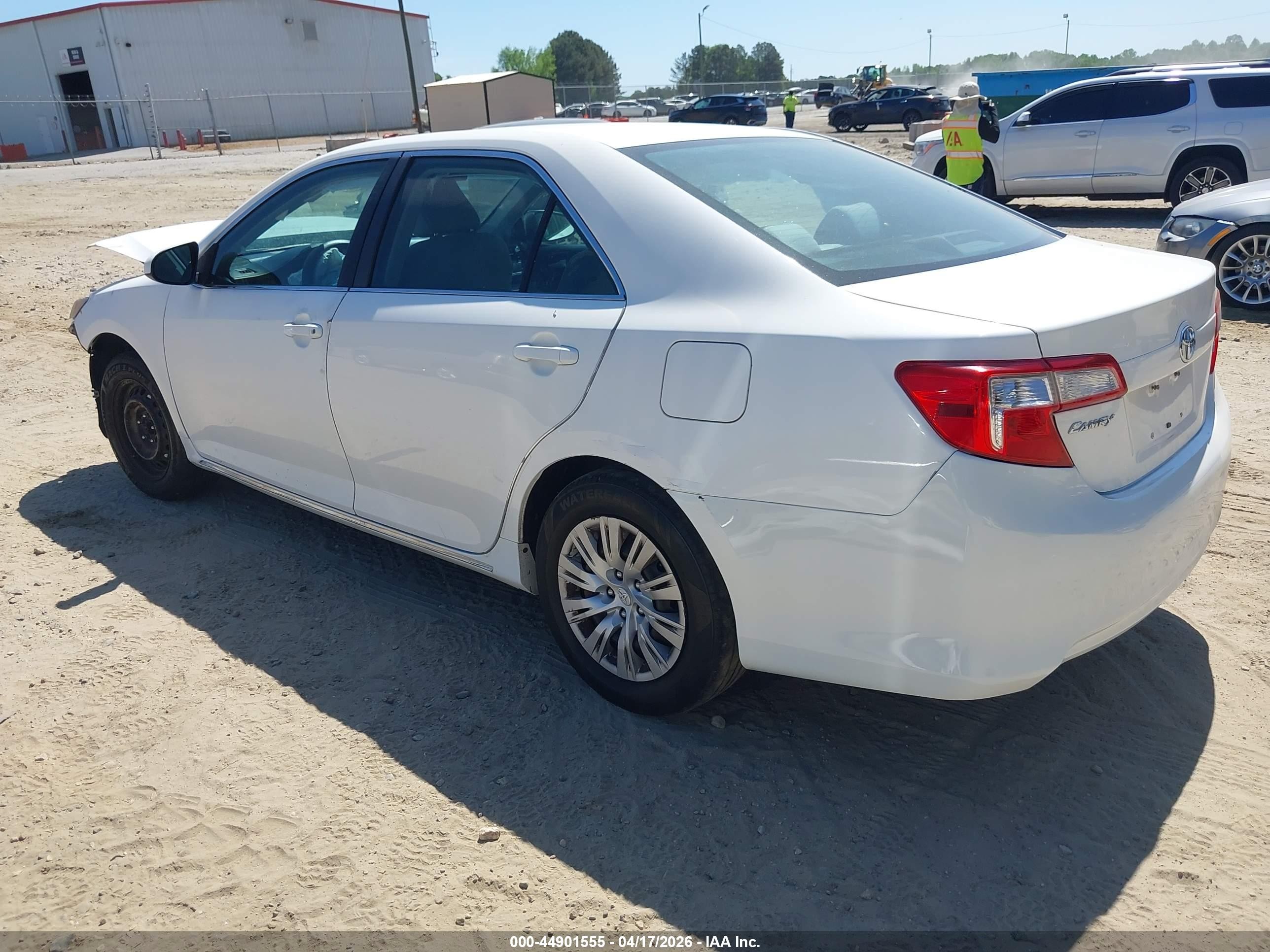 2012 Toyota Camry Le White vin: 4T4BF1FK4CR201064