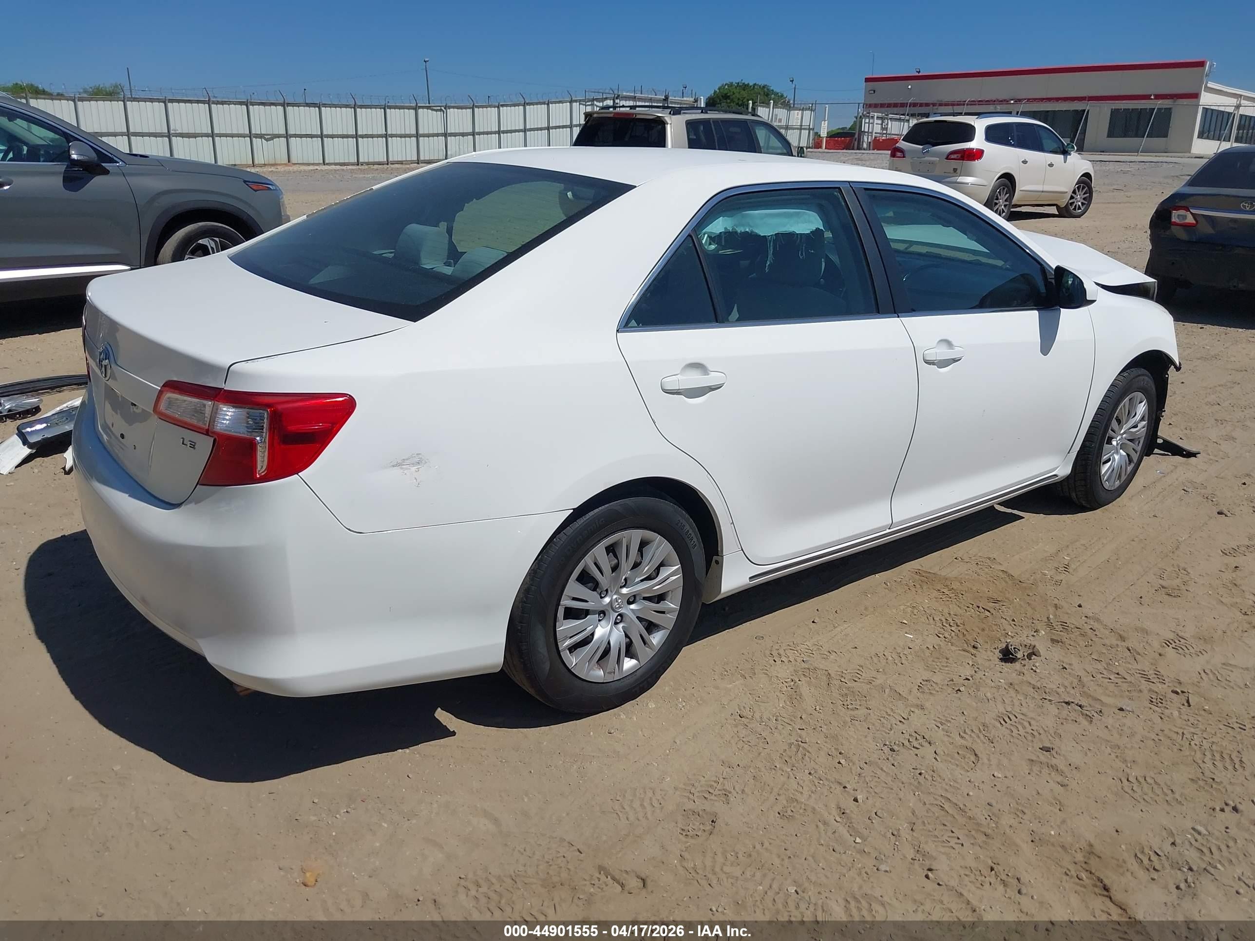2012 Toyota Camry Le White vin: 4T4BF1FK4CR201064