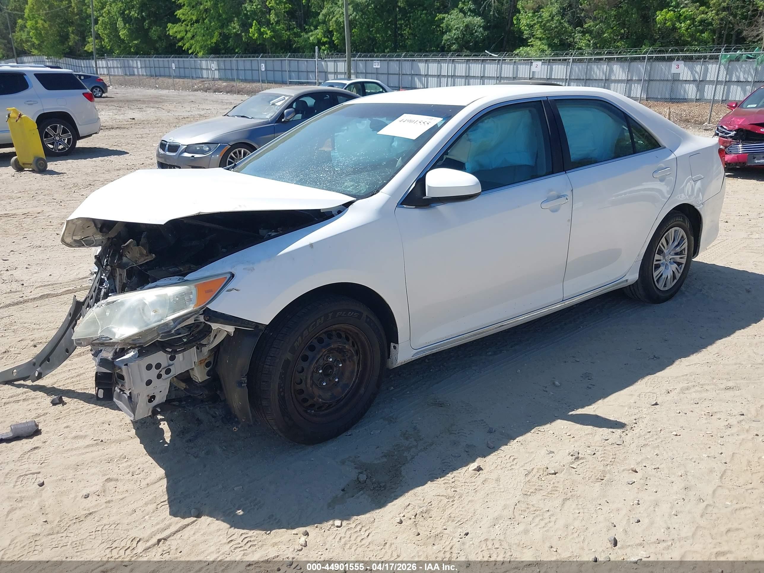 2012 Toyota Camry Le White vin: 4T4BF1FK4CR201064