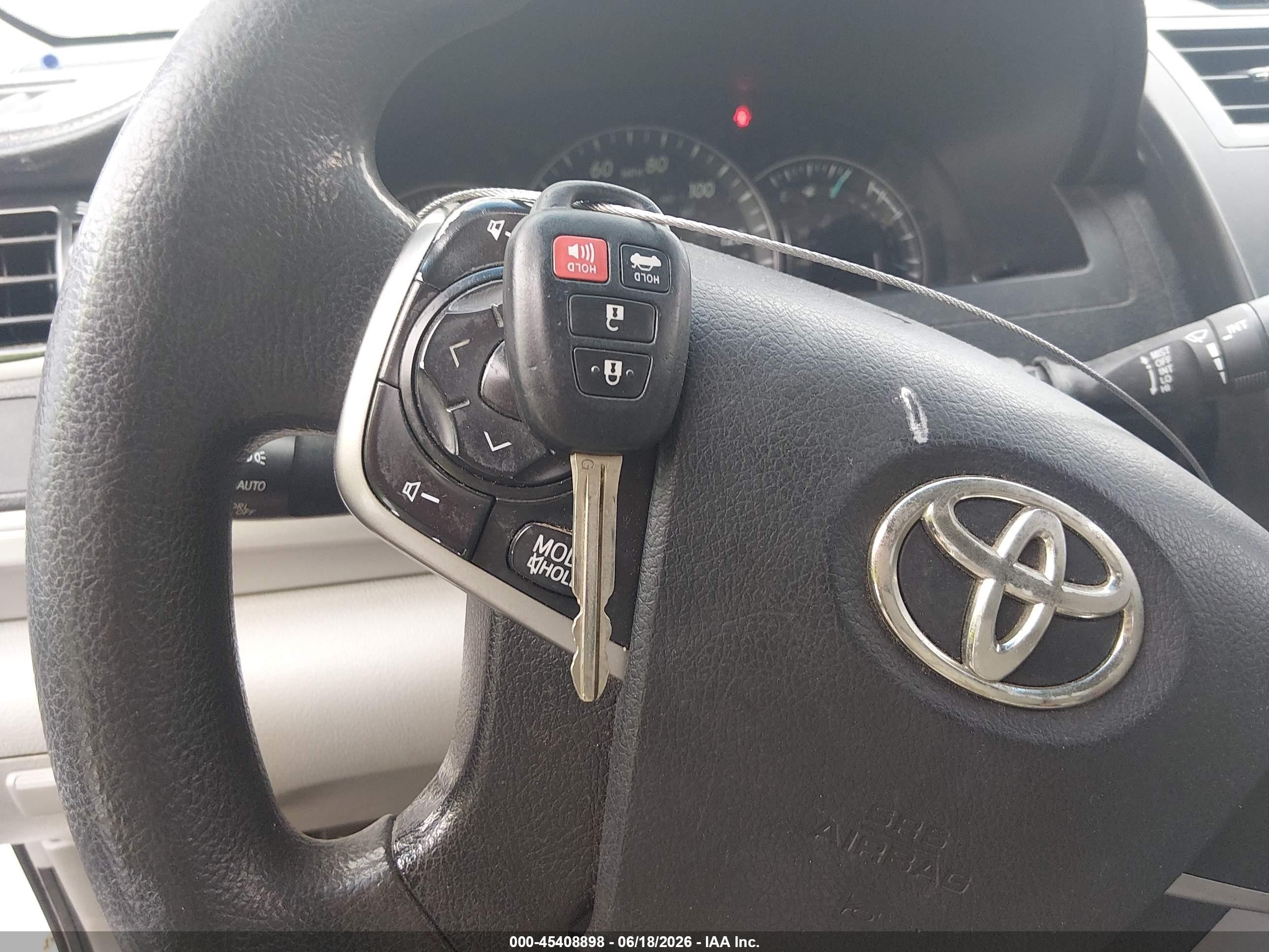 2012 Toyota Camry Le White vin: 4T4BF1FK4CR209116