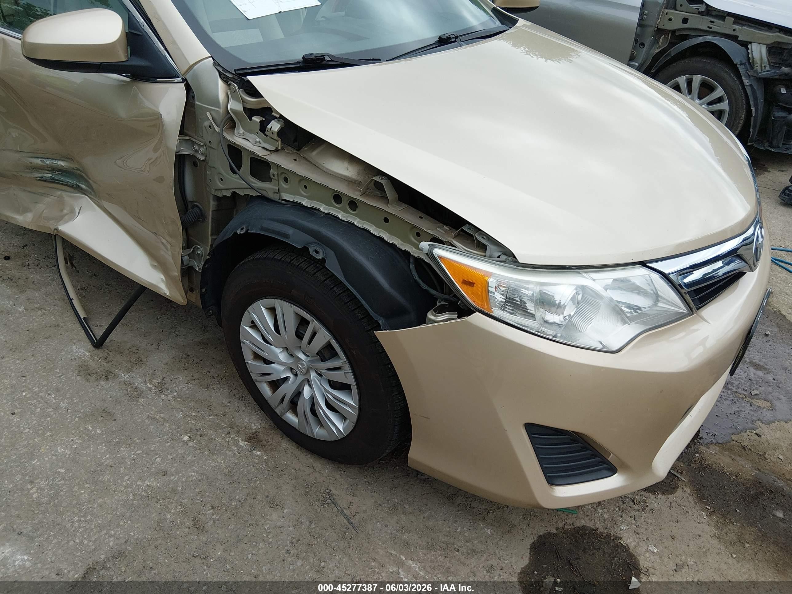 2012 Toyota Camry Le Gold vin: 4T4BF1FK4CR264682