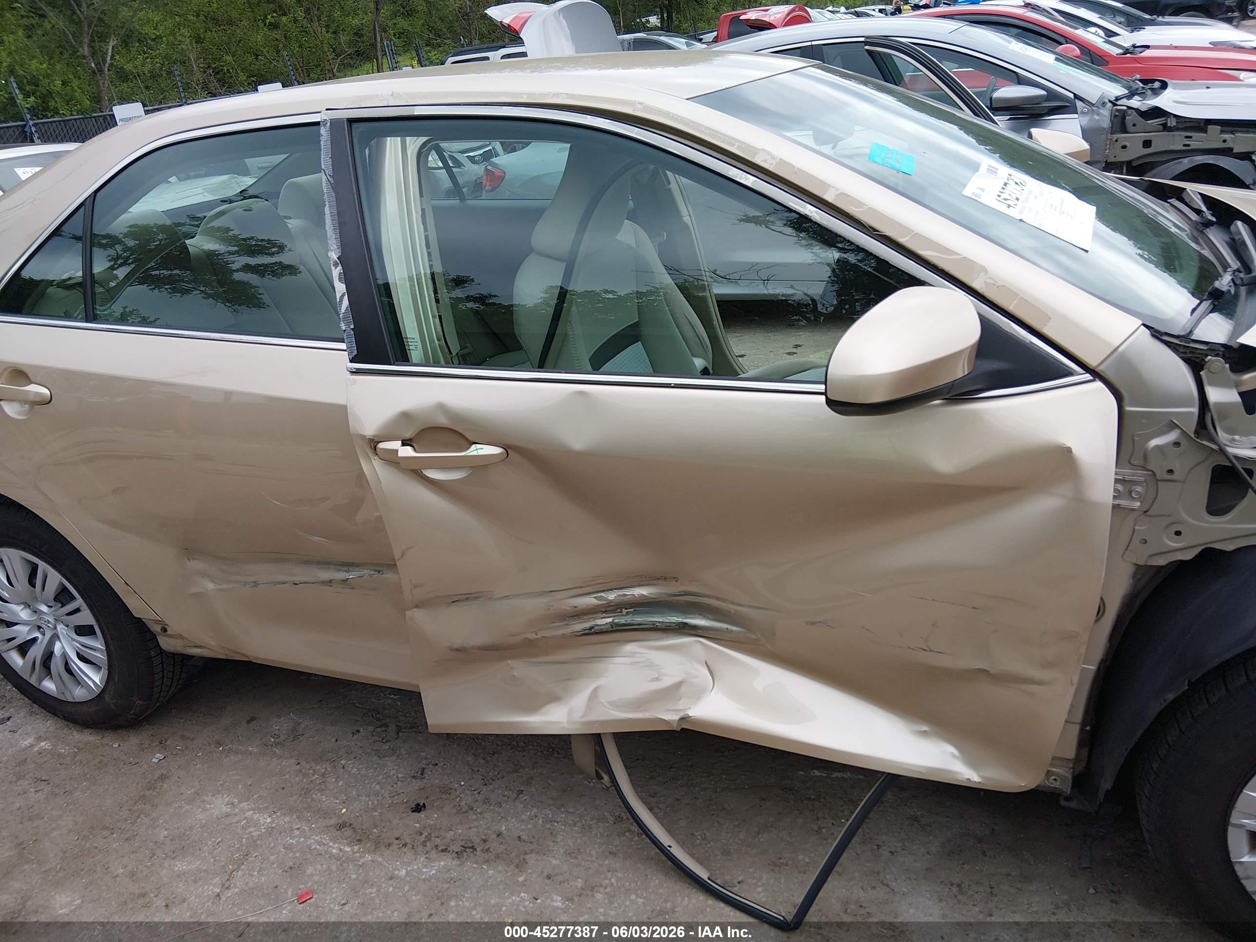 2012 Toyota Camry Le Gold vin: 4T4BF1FK4CR264682