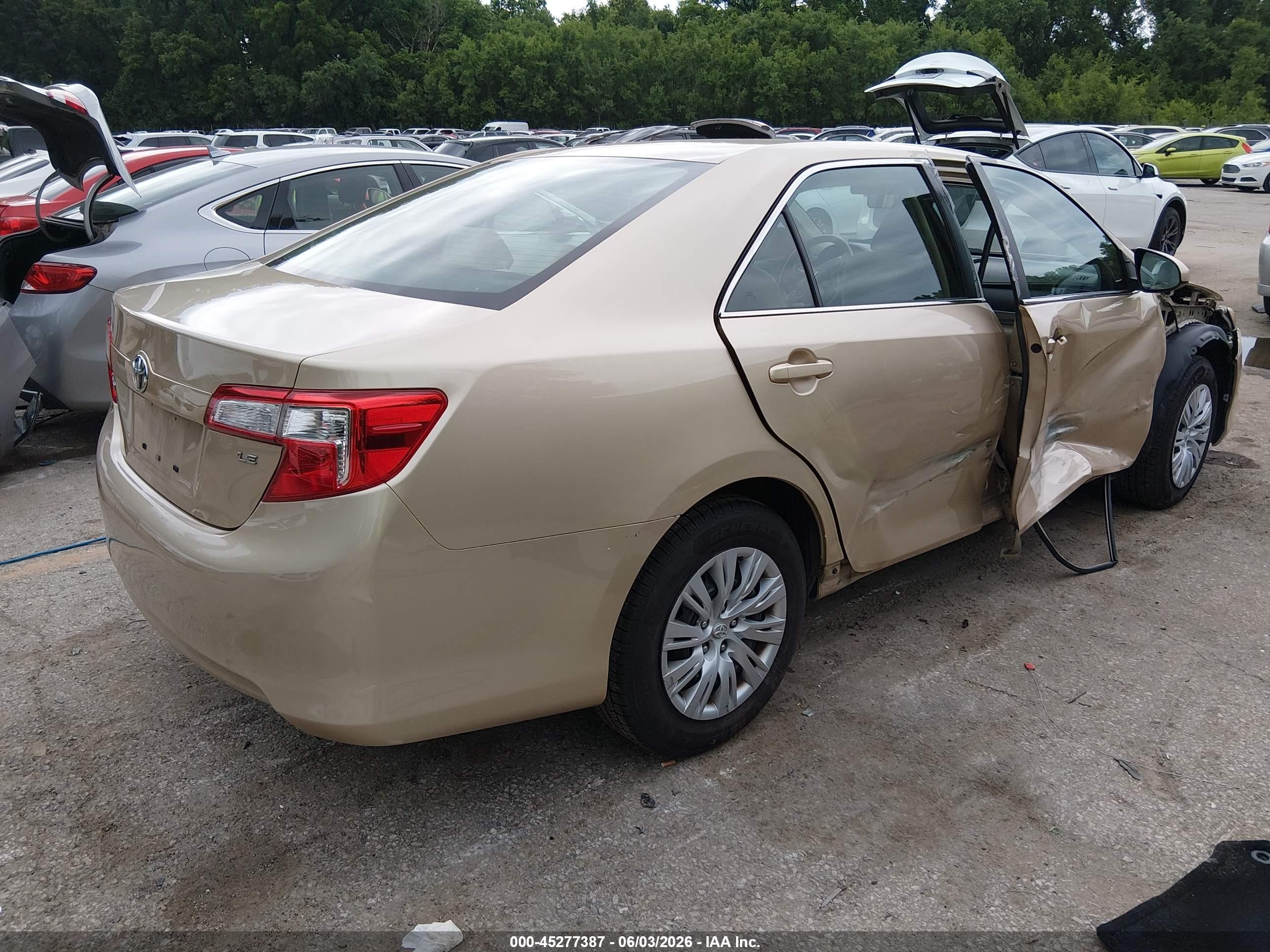 2012 Toyota Camry Le Gold vin: 4T4BF1FK4CR264682