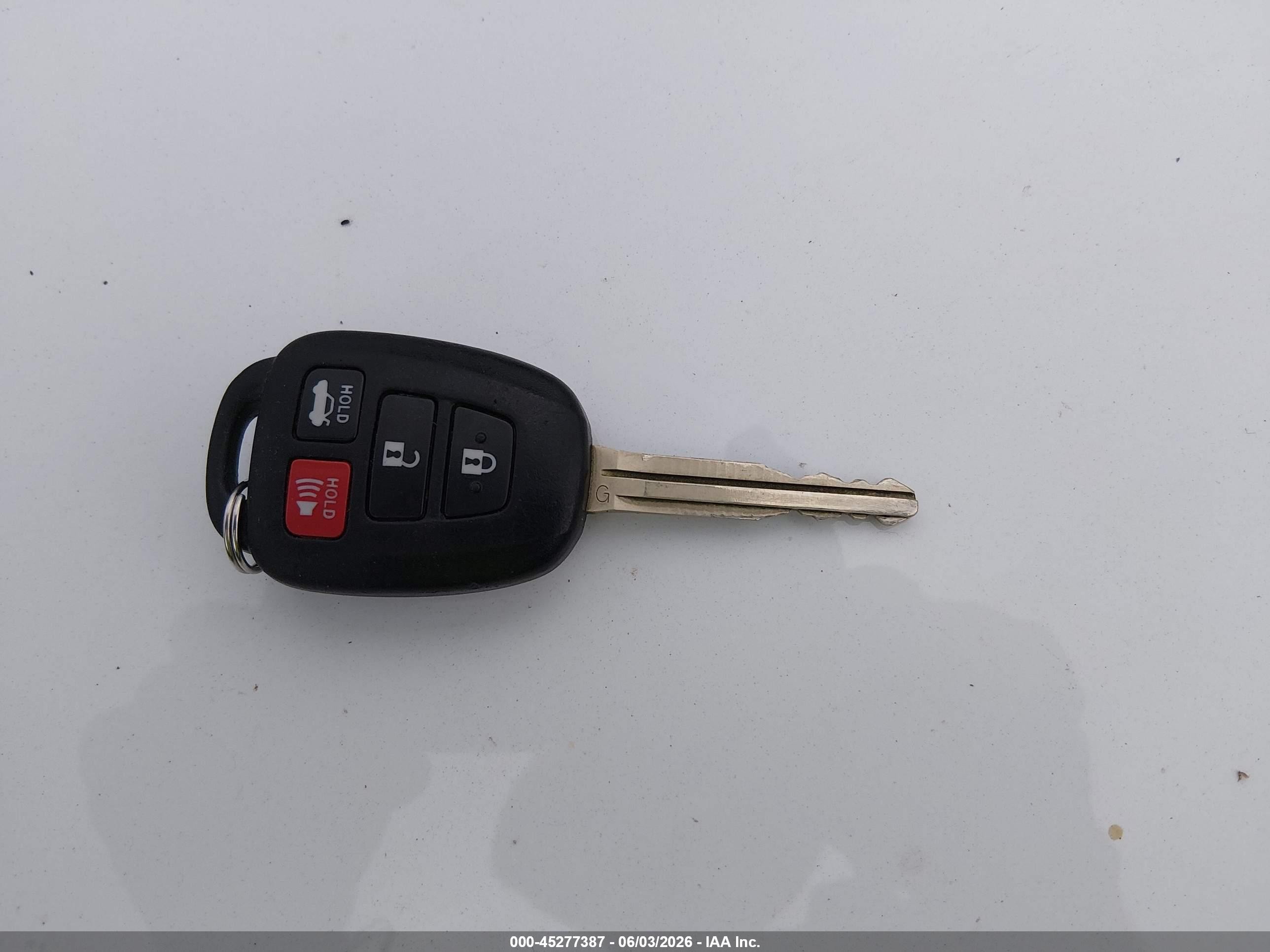 2012 Toyota Camry Le Gold vin: 4T4BF1FK4CR264682