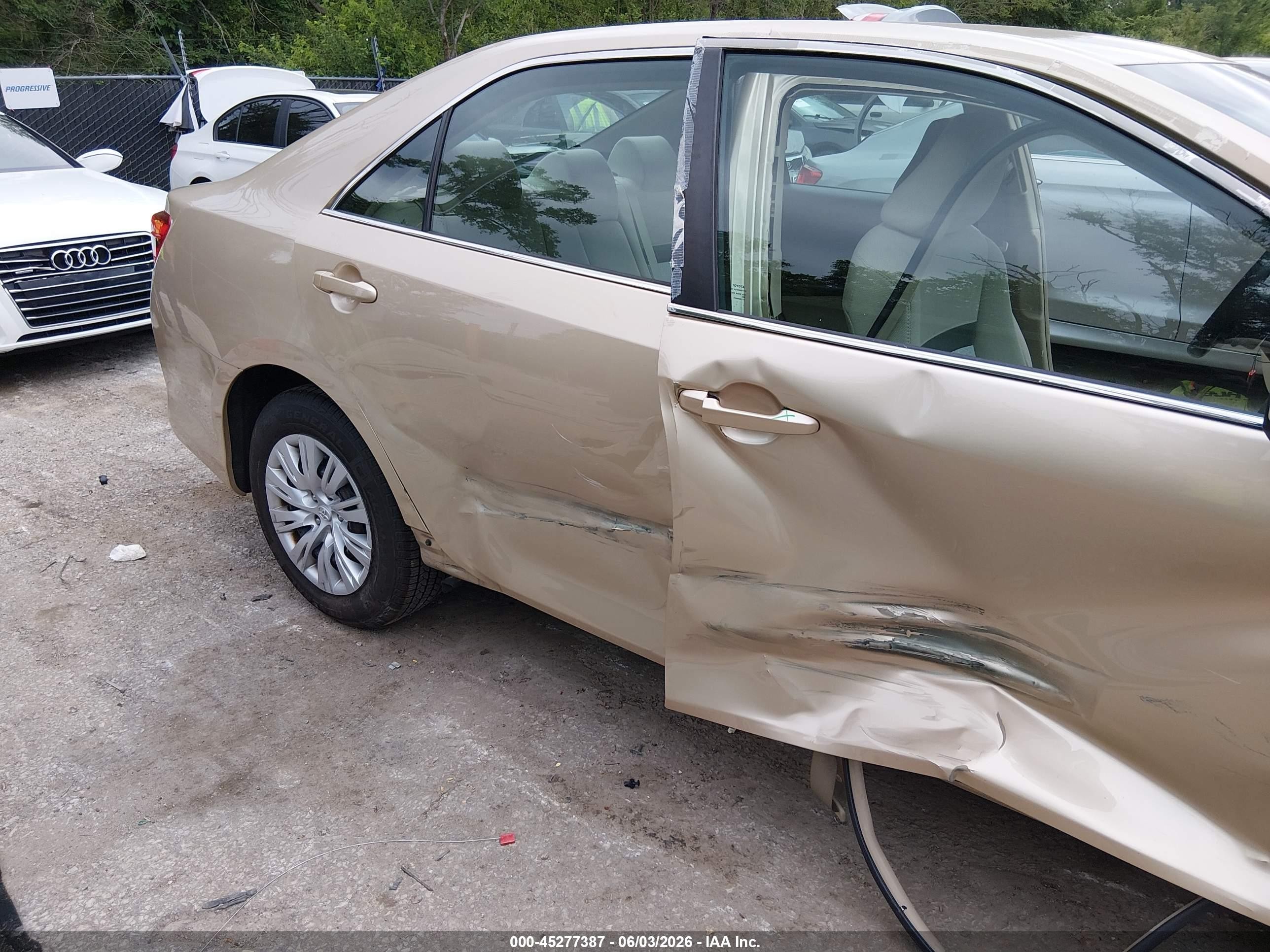 2012 Toyota Camry Le Gold vin: 4T4BF1FK4CR264682