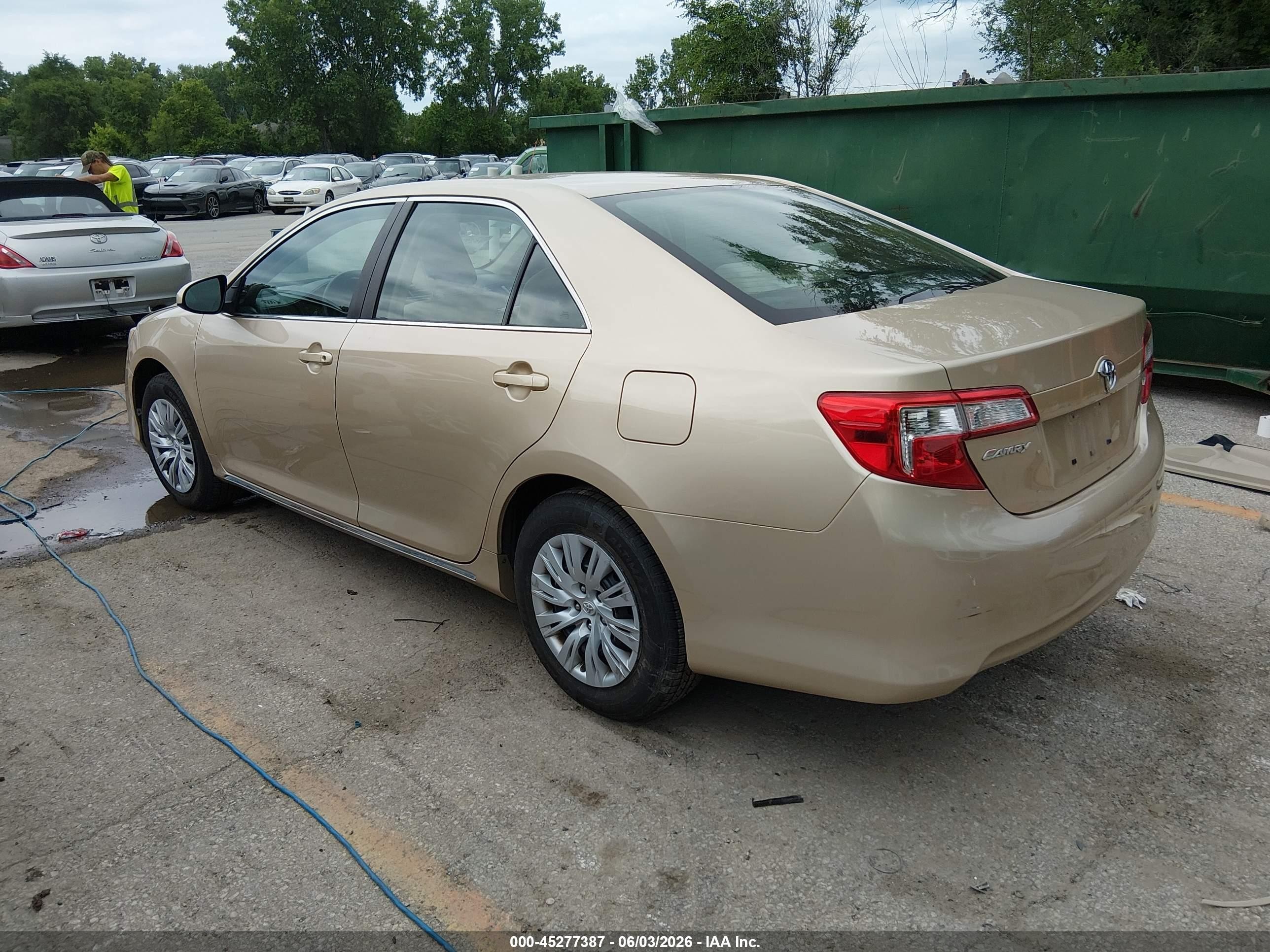2012 Toyota Camry Le Gold vin: 4T4BF1FK4CR264682
