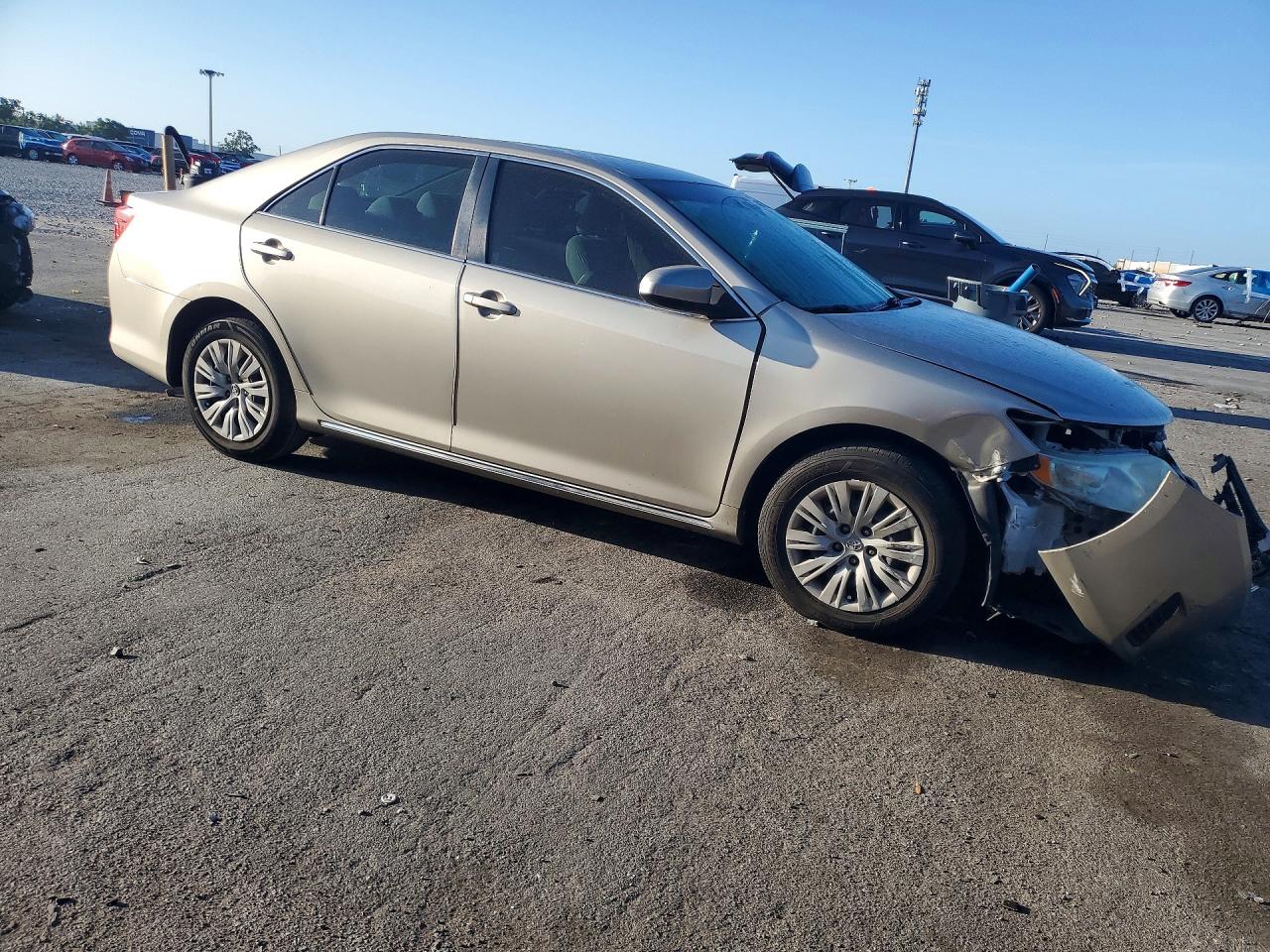 2013 Toyota Camry Le Желто-коричневый vin: 4T4BF1FK4DR304826