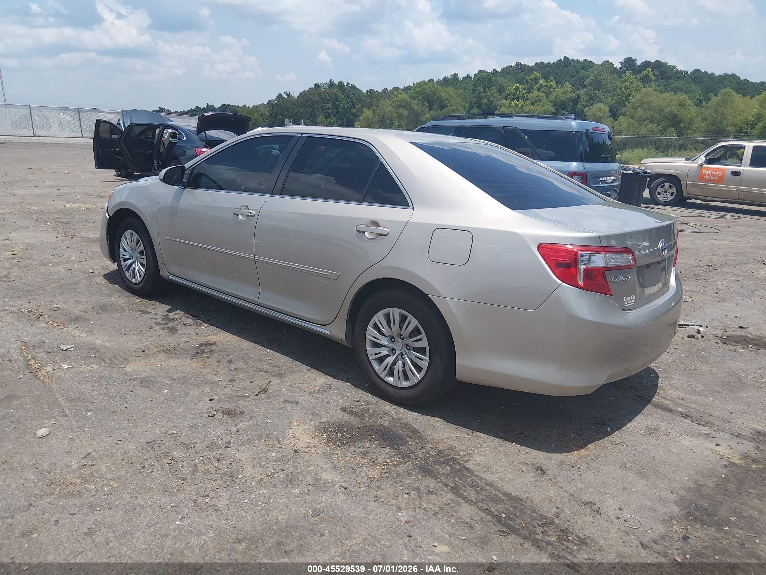 2013 Toyota Camry Le Beige vin: 4T4BF1FK4DR319214
