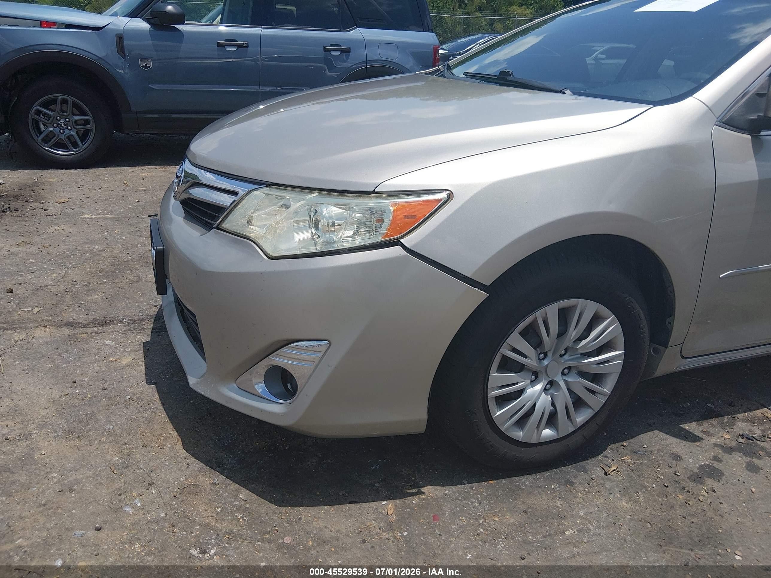 2013 Toyota Camry Le Beige vin: 4T4BF1FK4DR319214