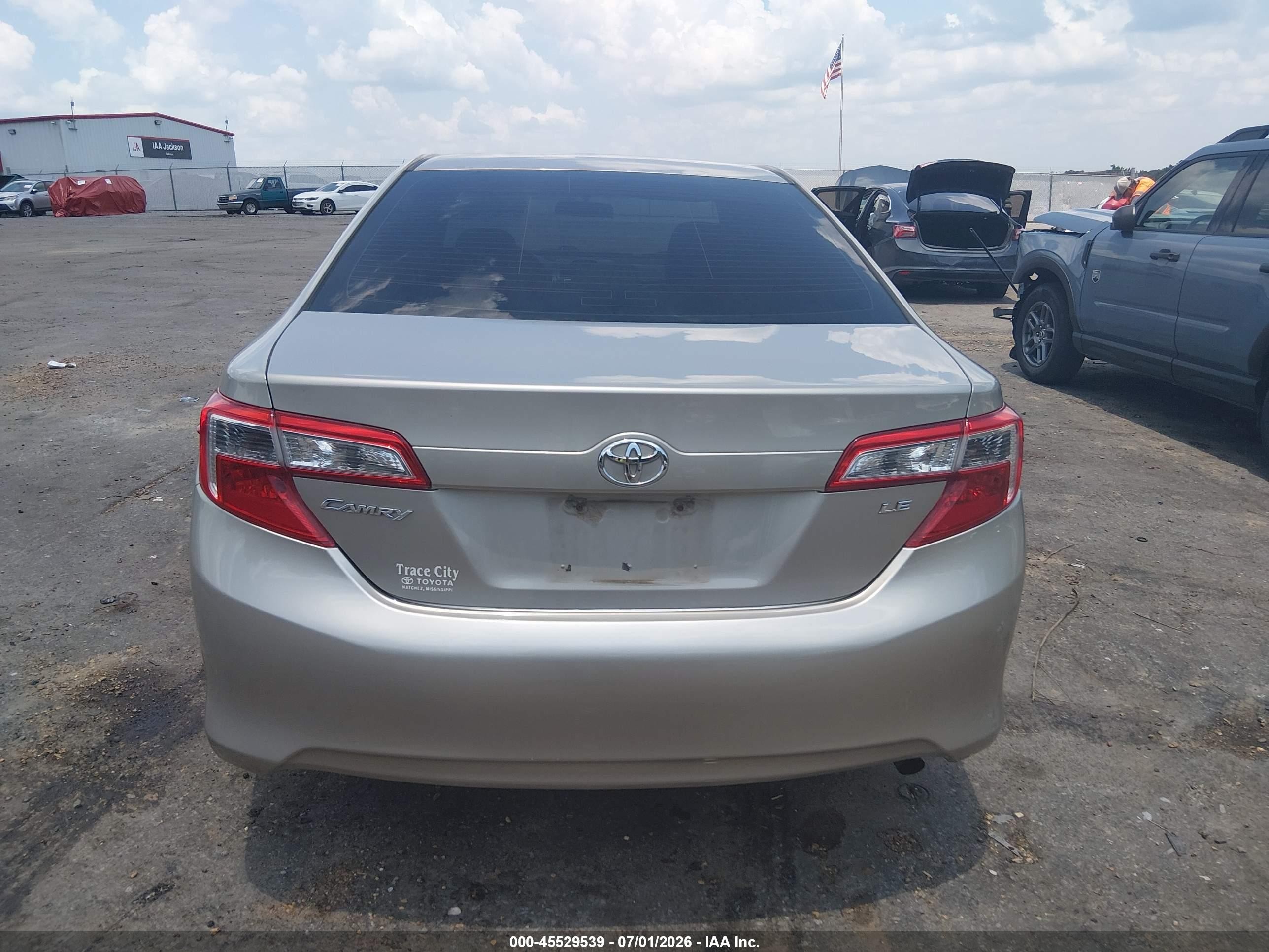 2013 Toyota Camry Le Beige vin: 4T4BF1FK4DR319214