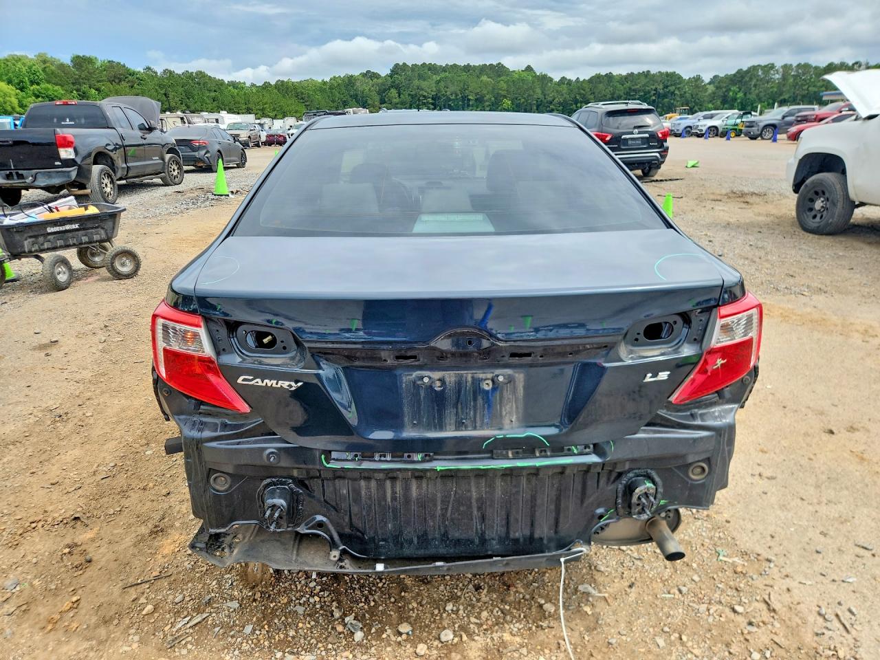 2013 Toyota Camry Le Угольный vin: 4T4BF1FK4DR320072