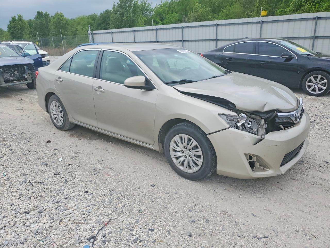 2013 Toyota Camry Le Tan vin: 4T4BF1FK4DR328897