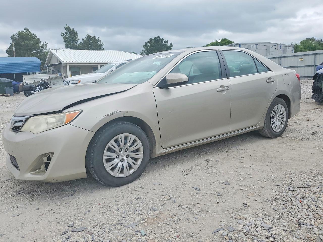 2013 Toyota Camry Le Tan vin: 4T4BF1FK4DR328897