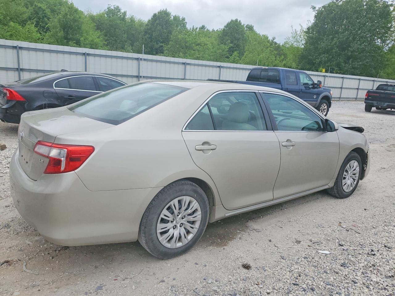 2013 Toyota Camry Le Tan vin: 4T4BF1FK4DR328897