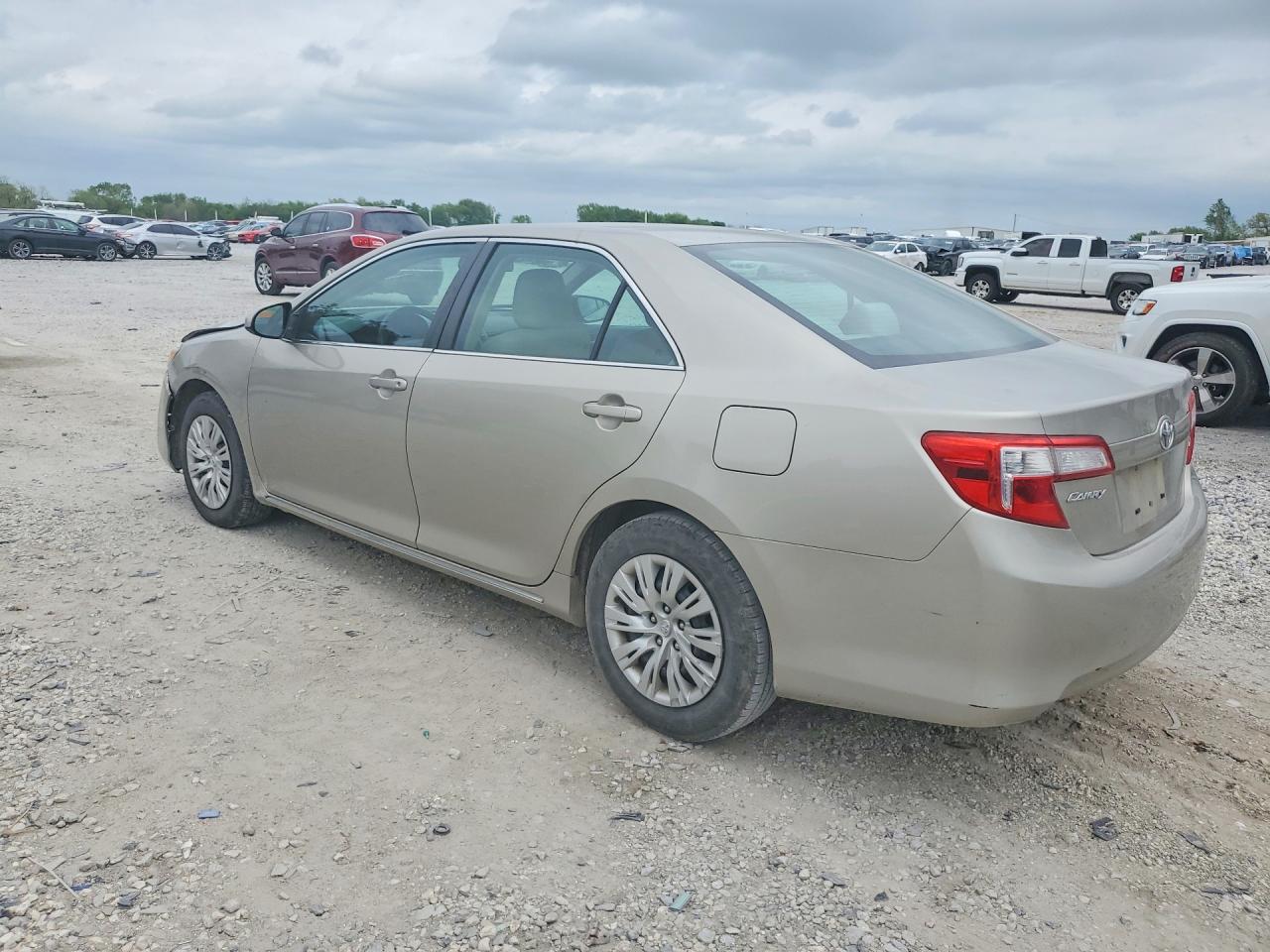 2013 Toyota Camry Le Tan vin: 4T4BF1FK4DR328897