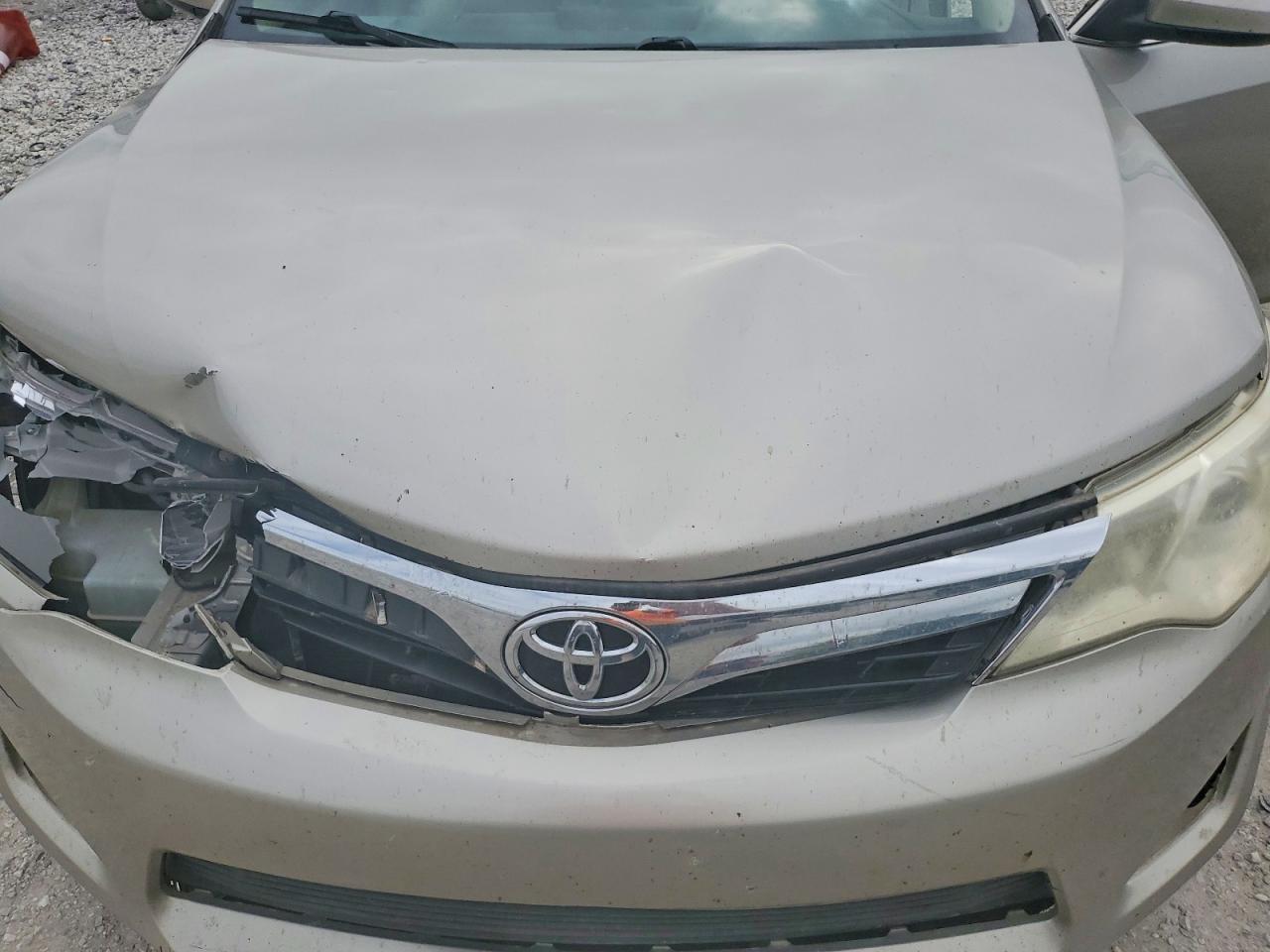 2013 Toyota Camry Le Tan vin: 4T4BF1FK4DR328897