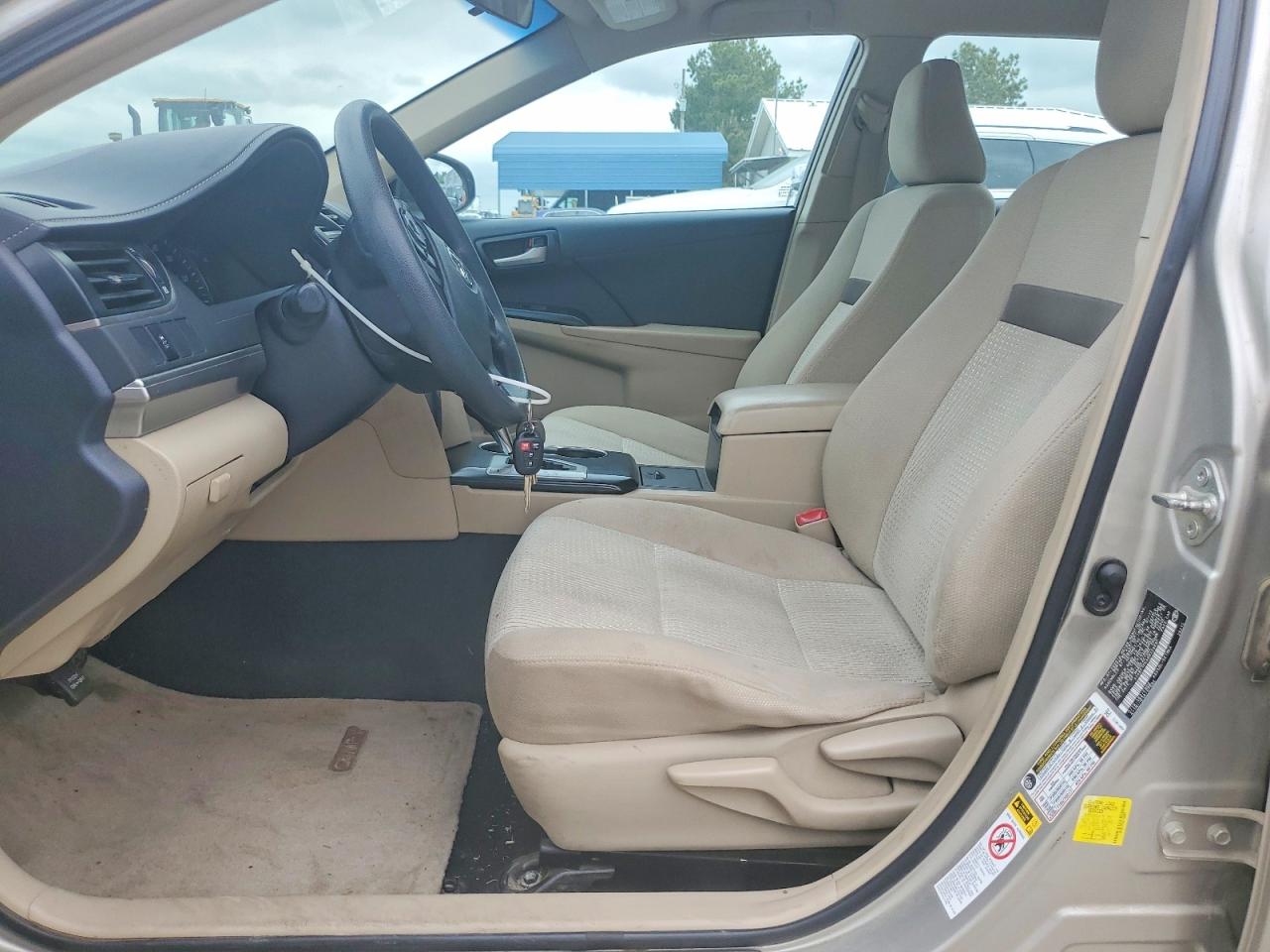 2013 Toyota Camry Le Tan vin: 4T4BF1FK4DR328897