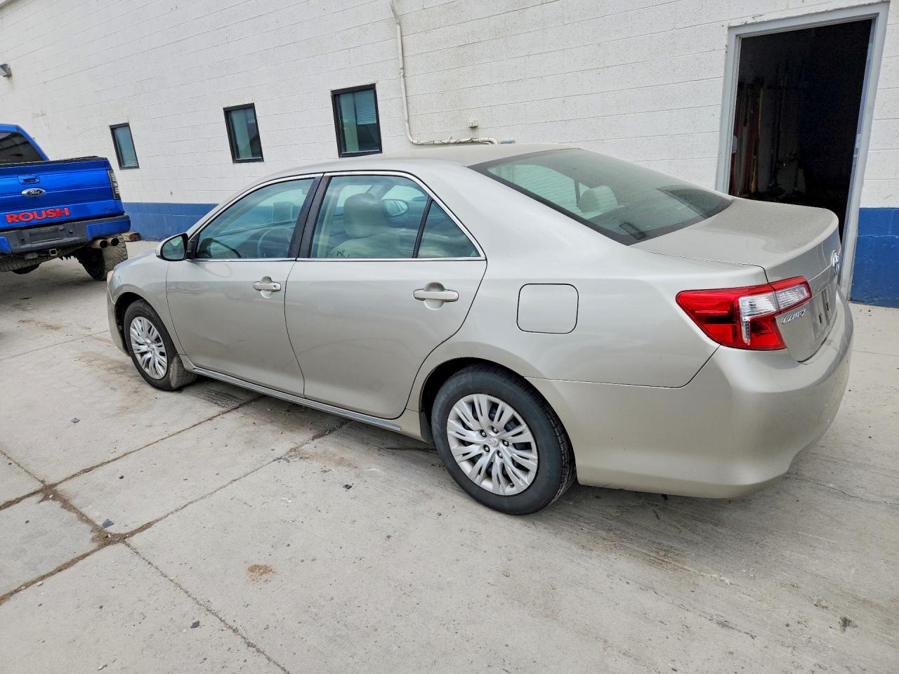 2013 Toyota Camry Le Бежевый vin: 4T4BF1FK4DR336613